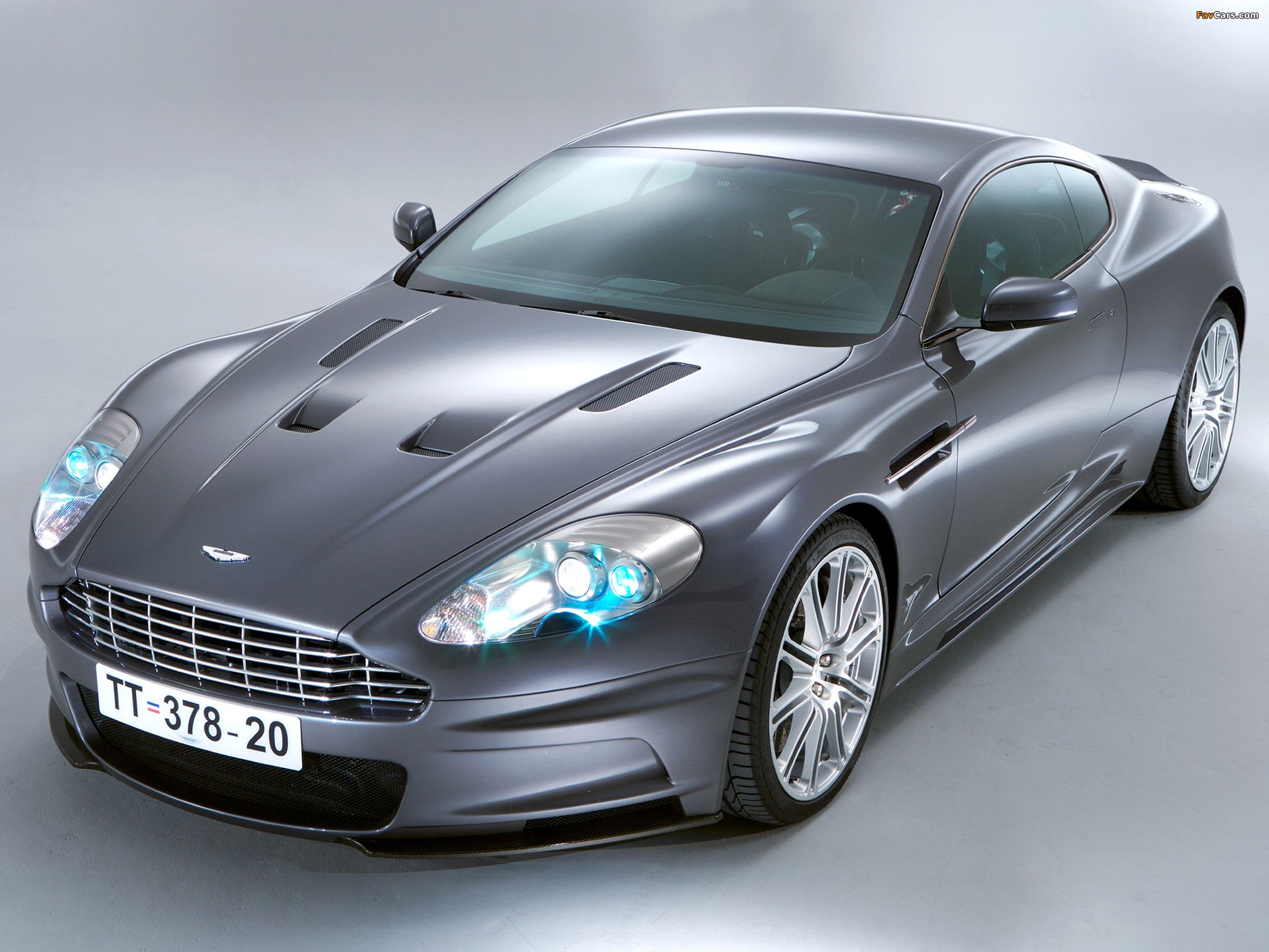 2048x1536 Aston Martin DBS 007 Casino Royale Wallpaper