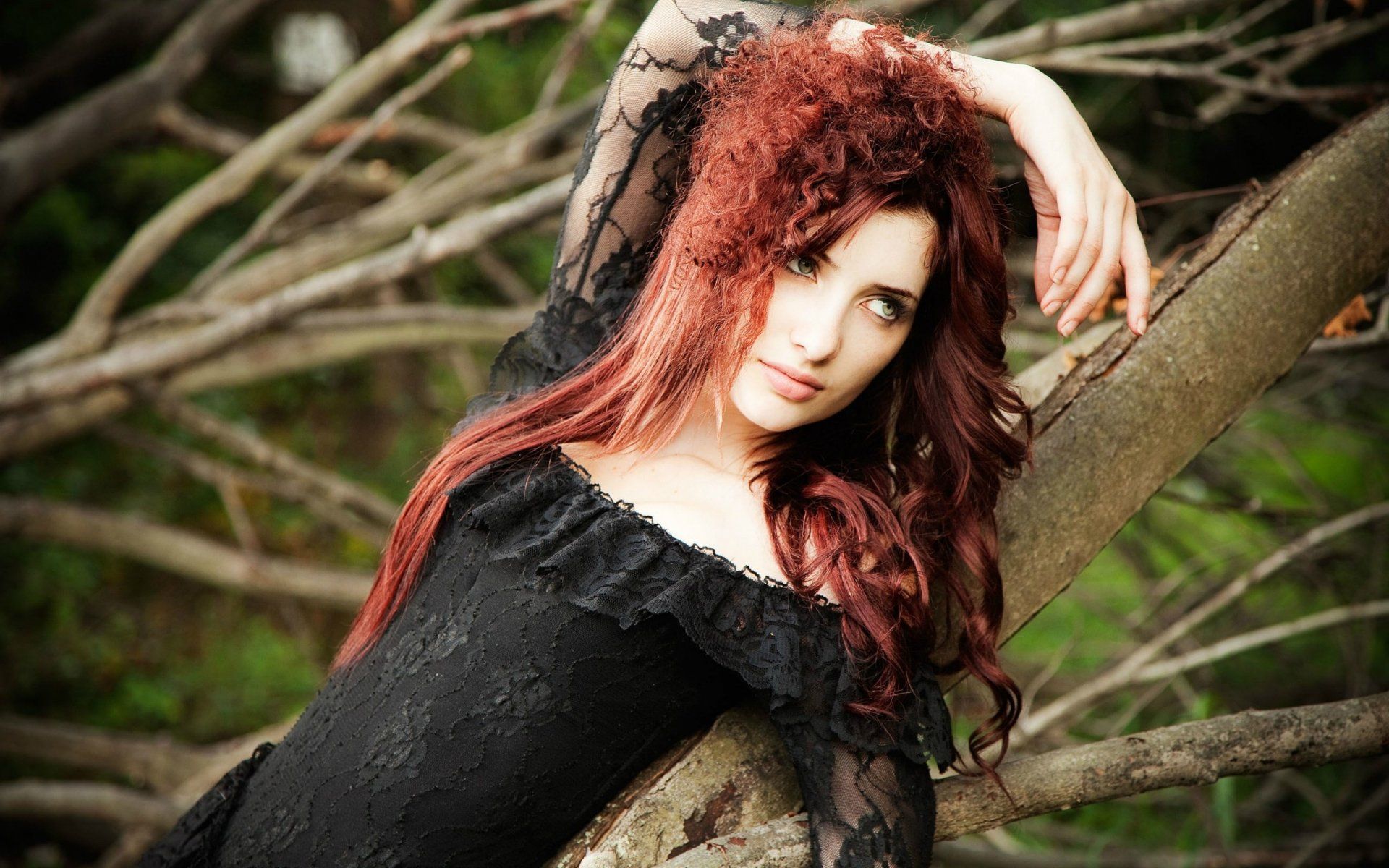 1920x1200 Susan Coffey: Stunning Hair and Model Elegance HD Wallpaper