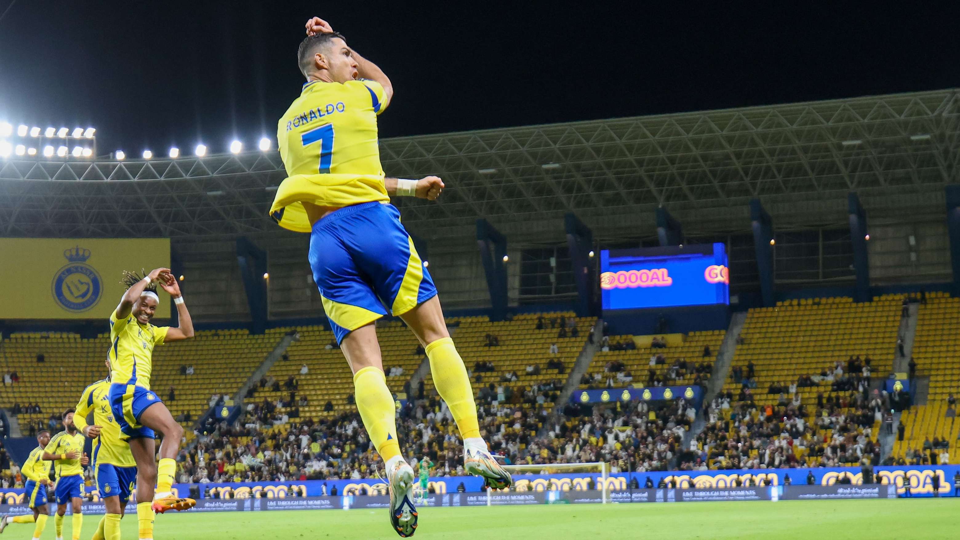 3120x1755 How To Siuuu! Cristiano Ronaldo Left In Hysterics As Al Nassr Superstar Teaches YouTube Sensation MrBeast His Iconic Goal Celebration