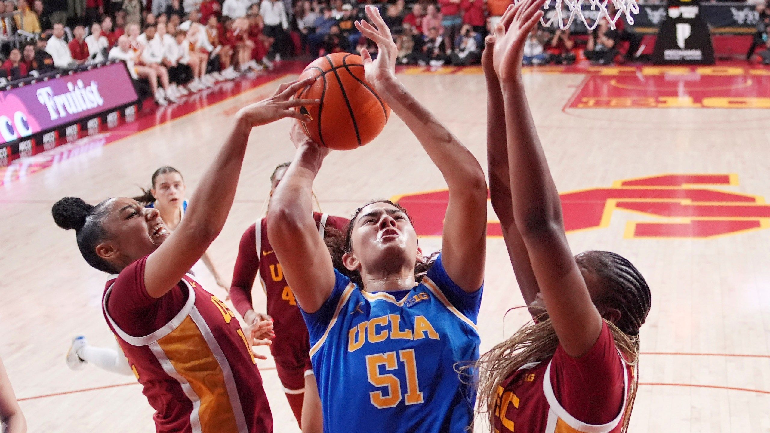 2560x1440 JuJu Watkins, No. 6 USC hand No. 1 UCLA its first loss of the season