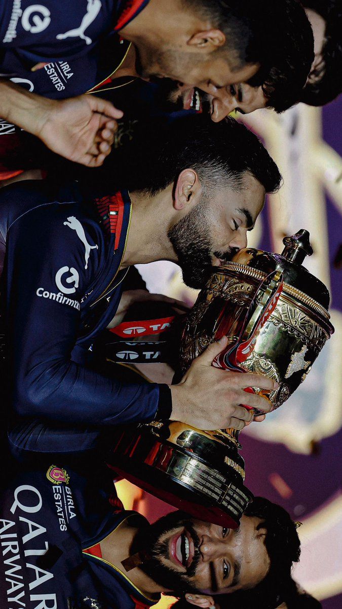 675x1200 Wallpaper worth Virat's pics #RCB❤️