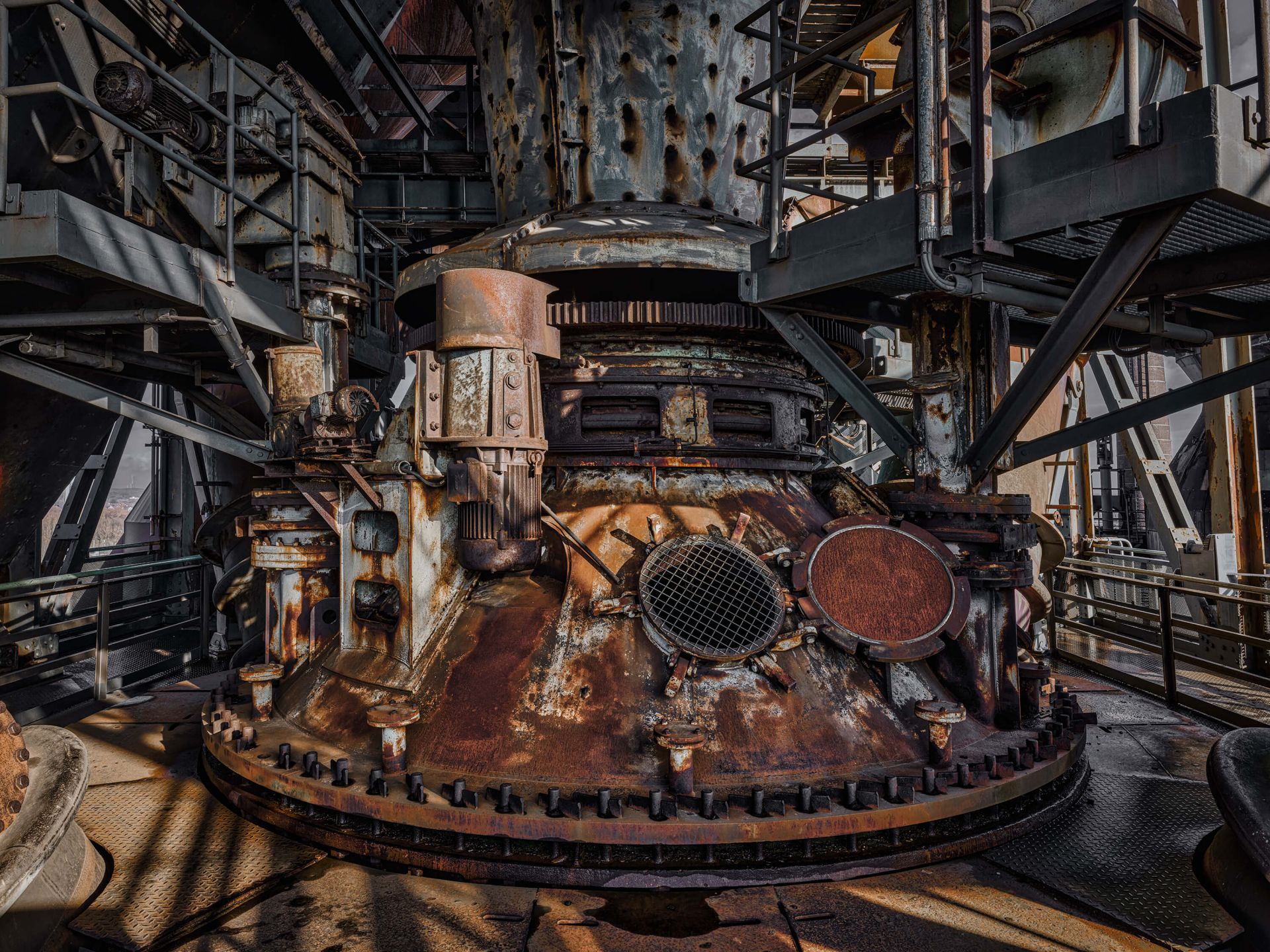 1920x1440 Rusty old factory