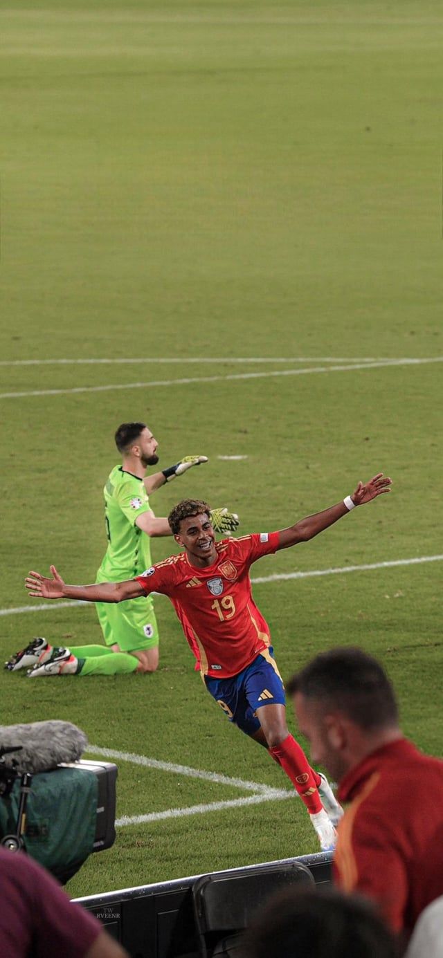 640x1385 Lamine Yamal at the Euros 2024- A collection of picture