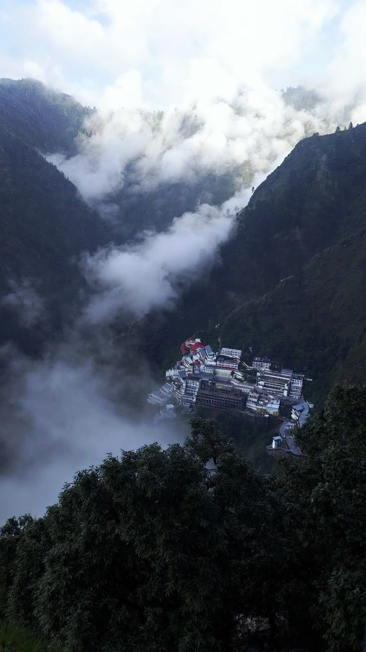 736x1309 Vaishno devi temple
