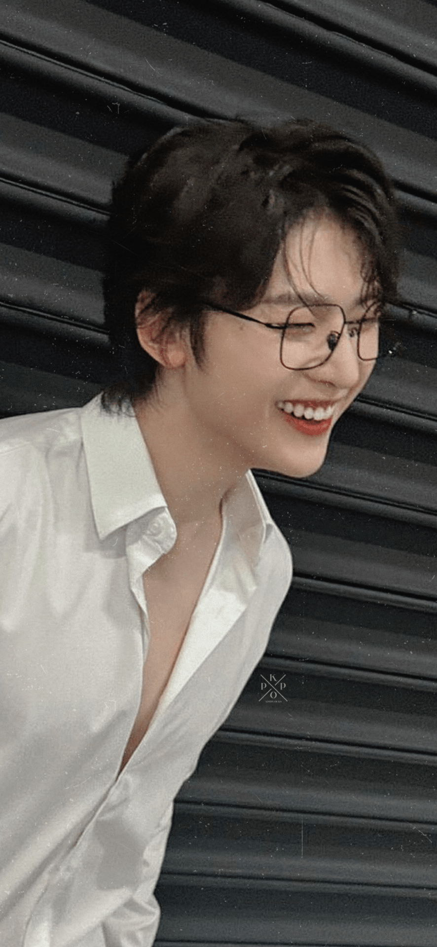 886x1920 Kpop Locks