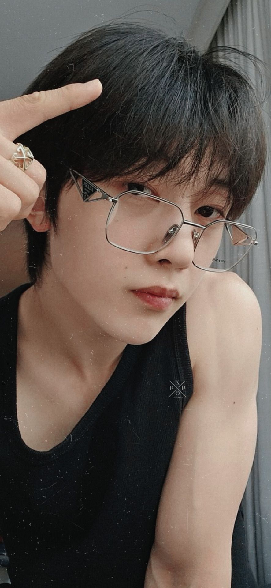 886x1920 Kpop Locks