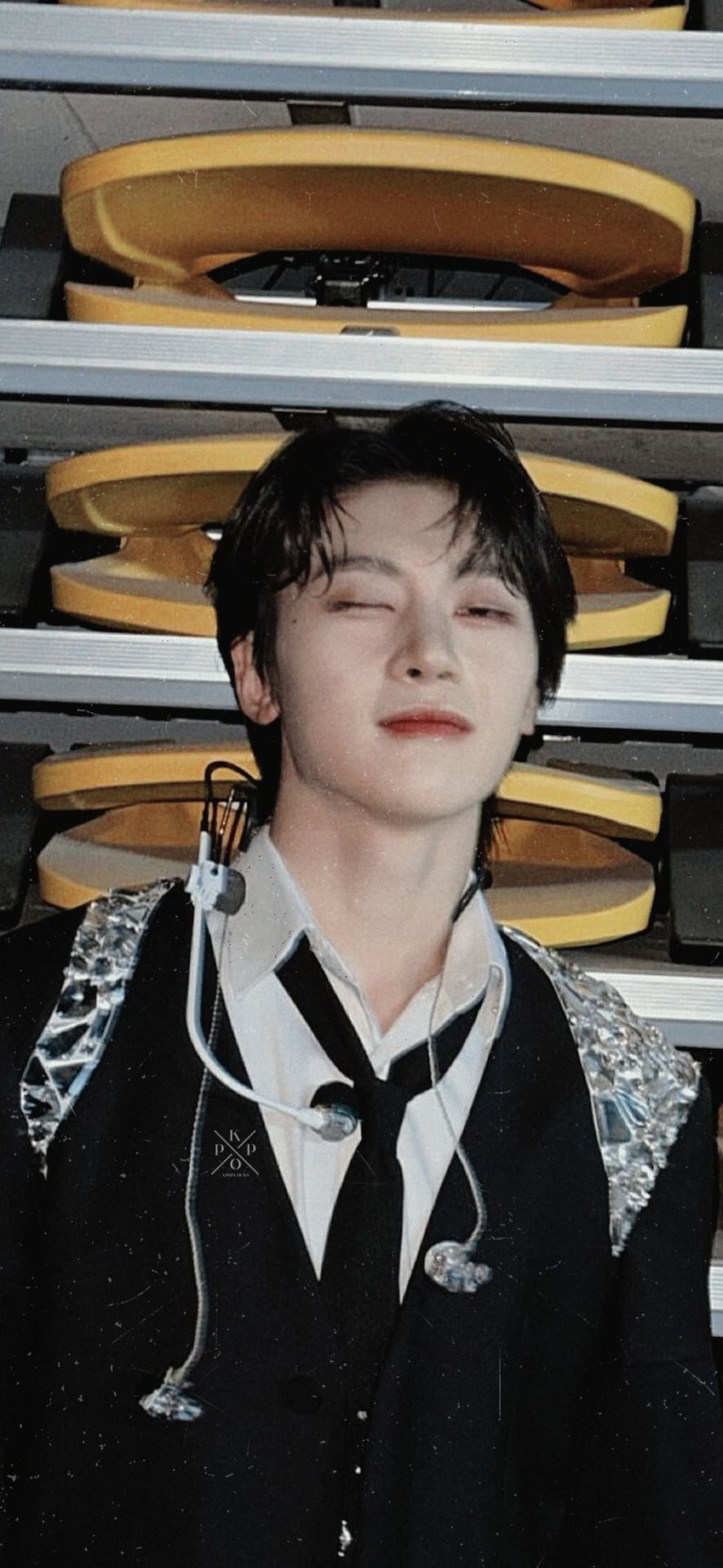 886x1920 Kpop Locks