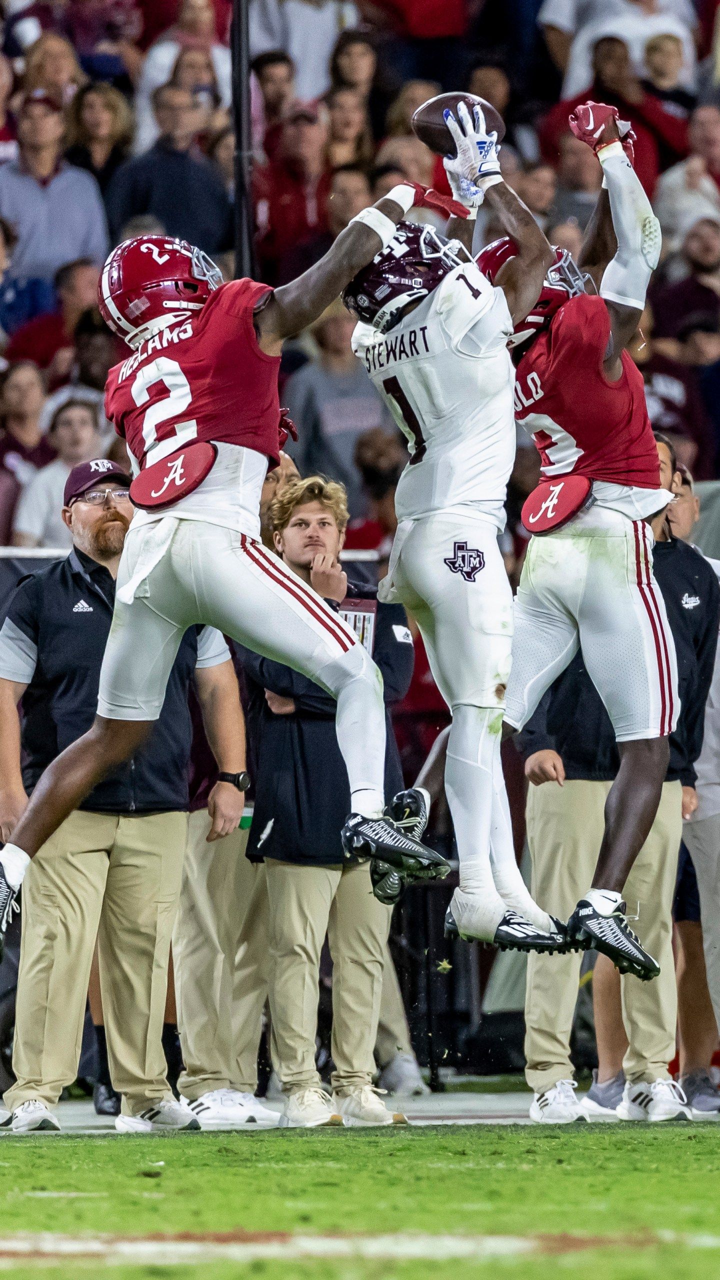 1440x2560 Jalen Milroe, No. 1 Alabama escape Texas A&M