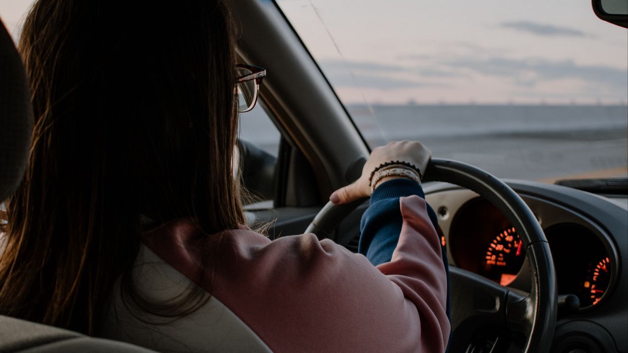 1280x720 Wallpaper girl, steering wheel, car, salon hd, picture, image