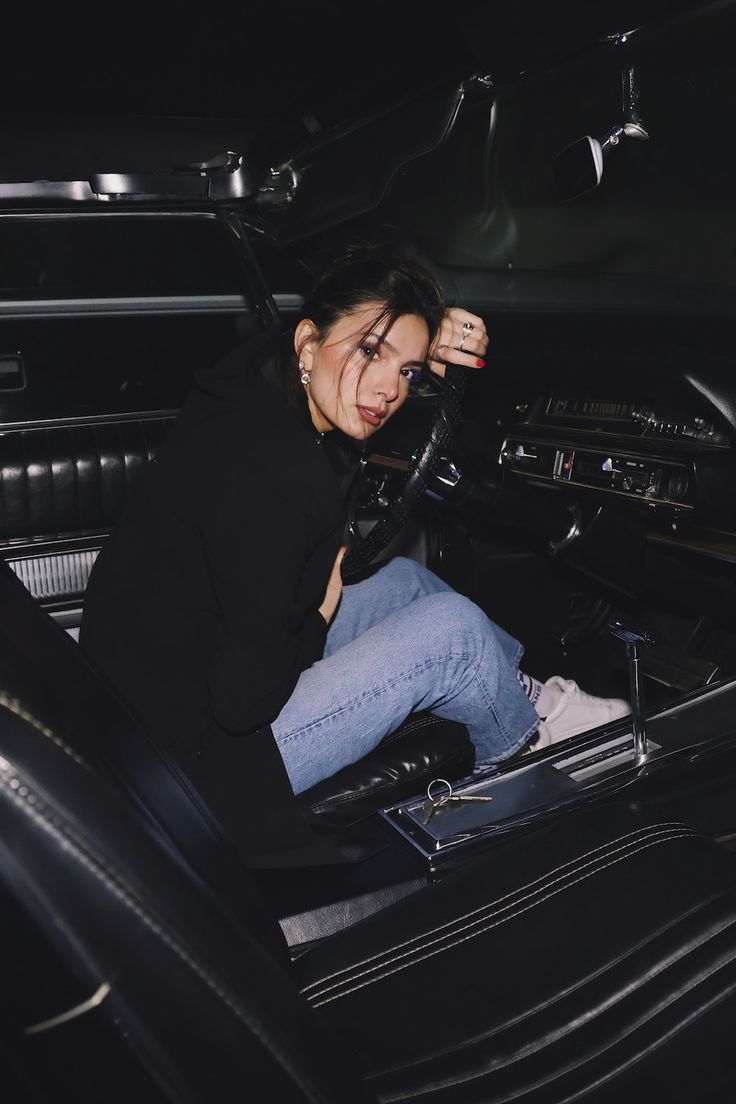 736x1104 WOMEN CAR DRIVING WALLPAPER IMAGES HD