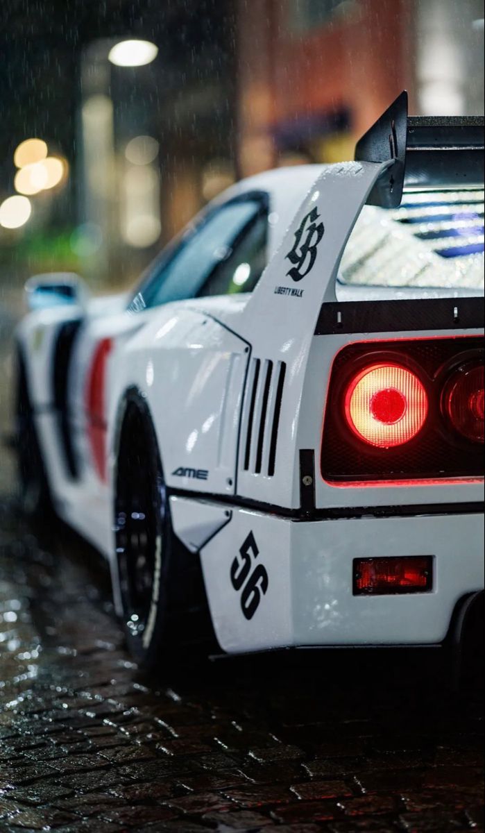 699x1200 Ferrari F40 Sports Car on Wet Street