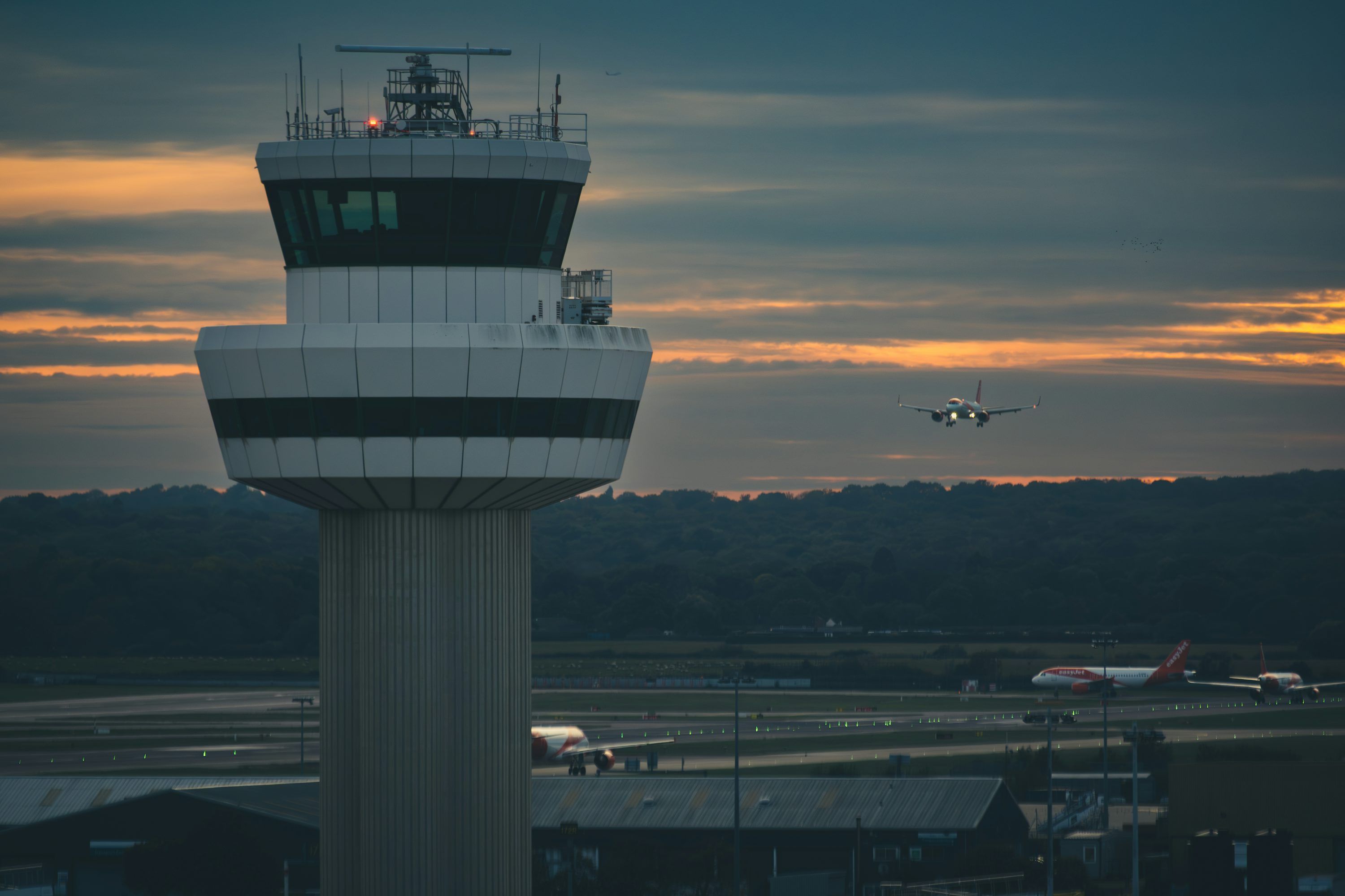 3000x2000 Airport Tower Picture. Download Free Image