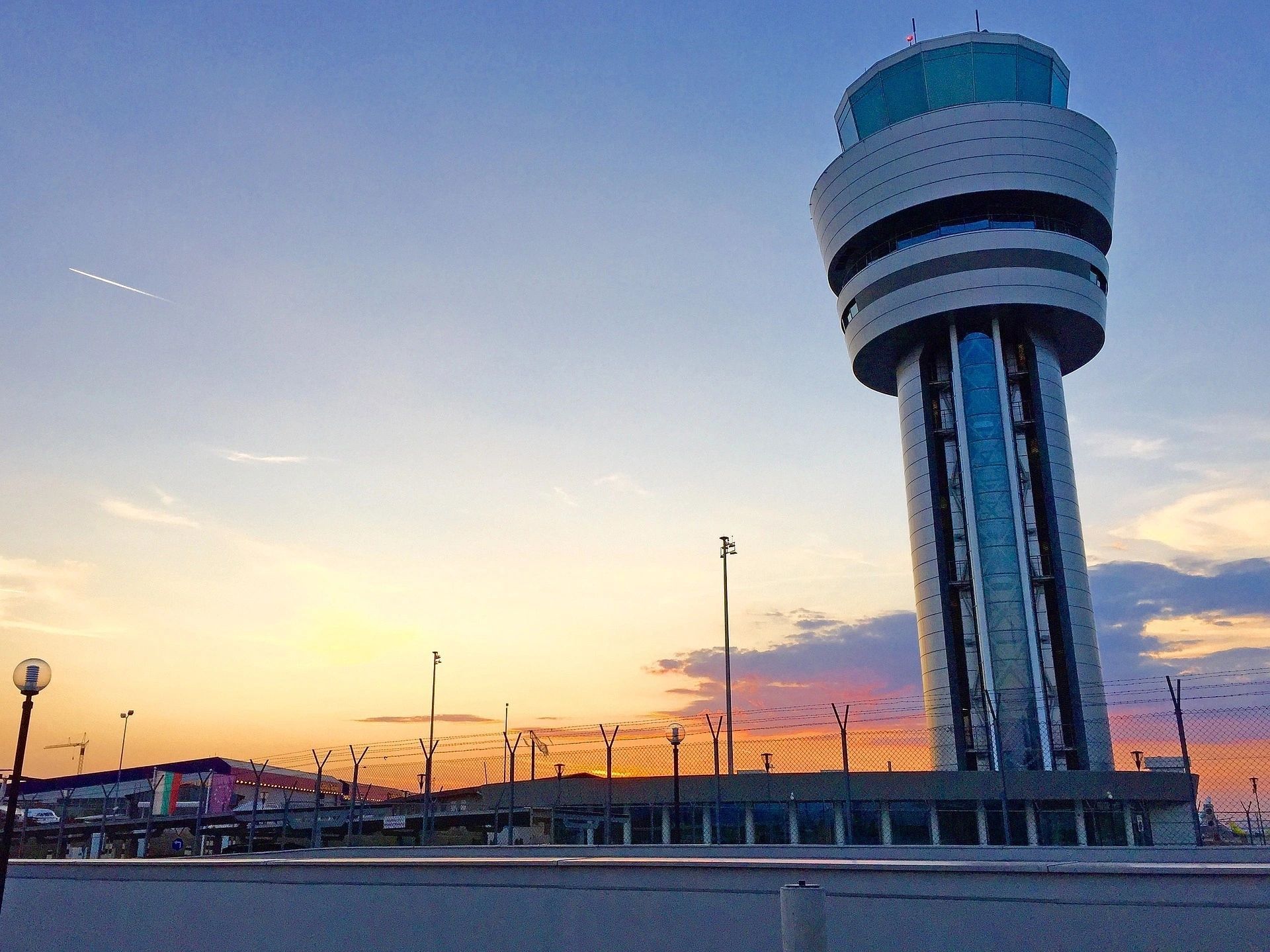 1920x1439 Airport control tower