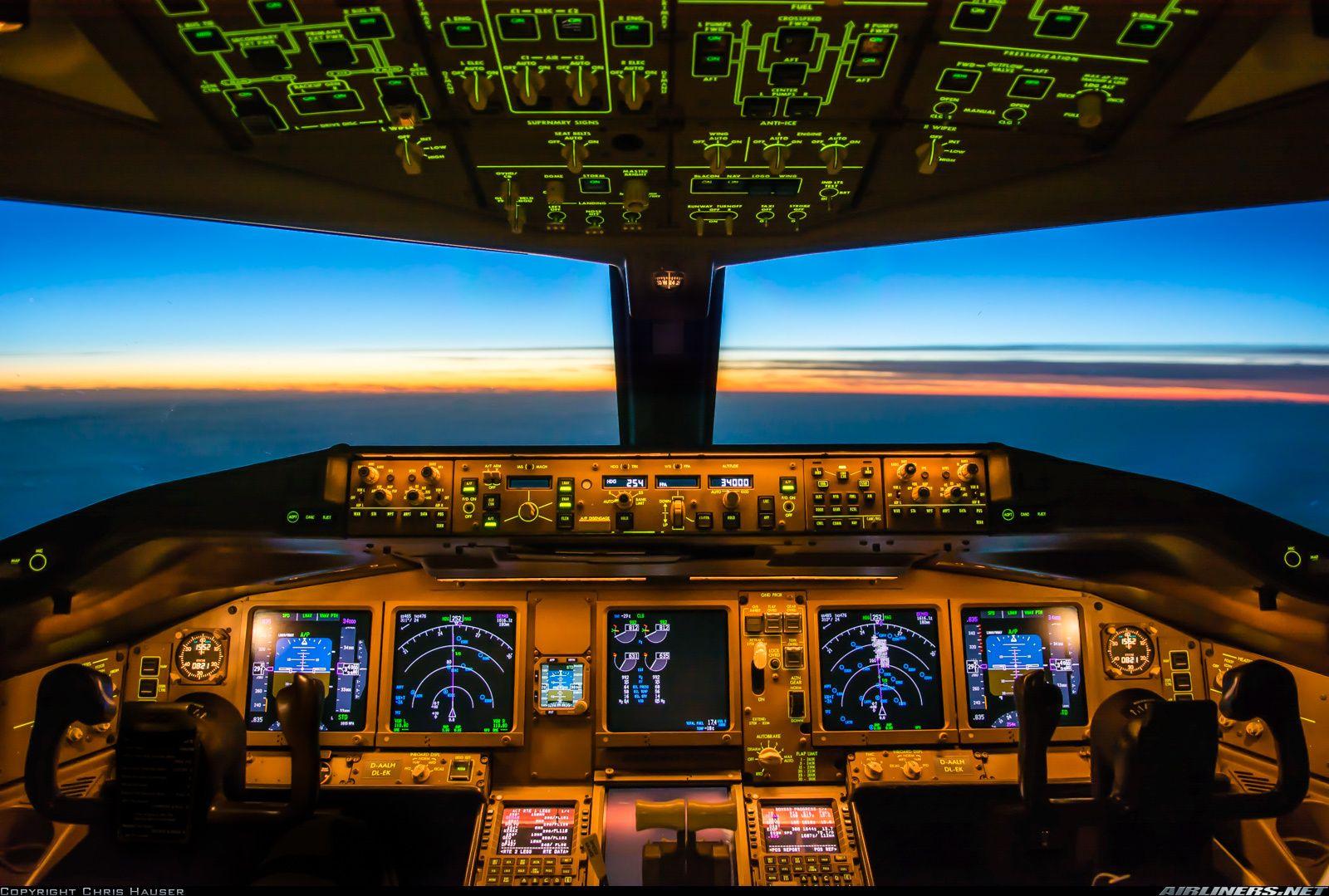 1600x1079 Boeing 777 Cockpit Wallpaper