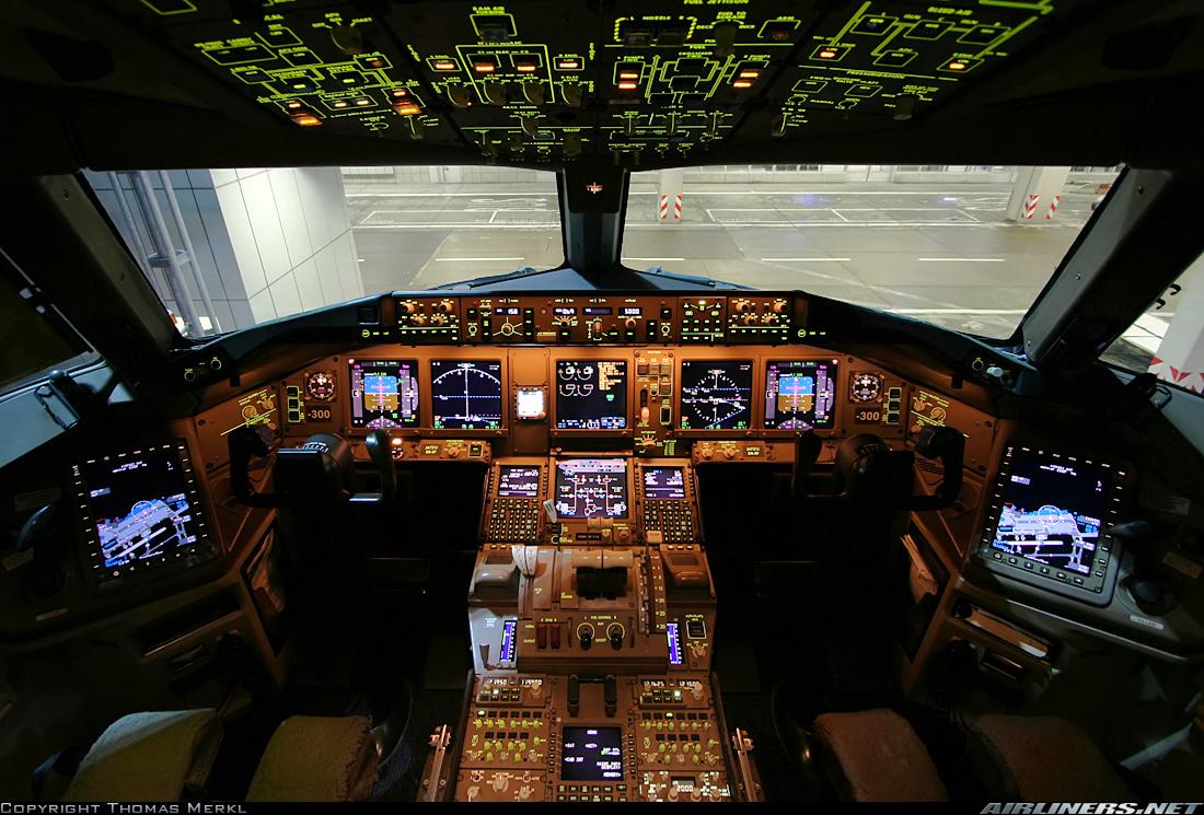 1100x745 Boeing 777 Cockpit Wallpaper