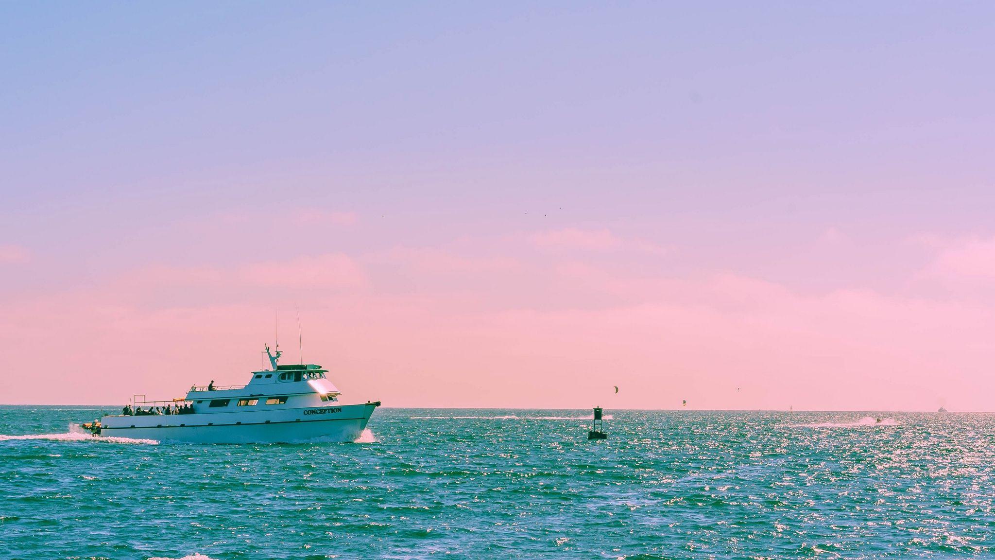 2048x1152 Download wallpaper 2048x1152 ship, sea, horizon, waves, pastel