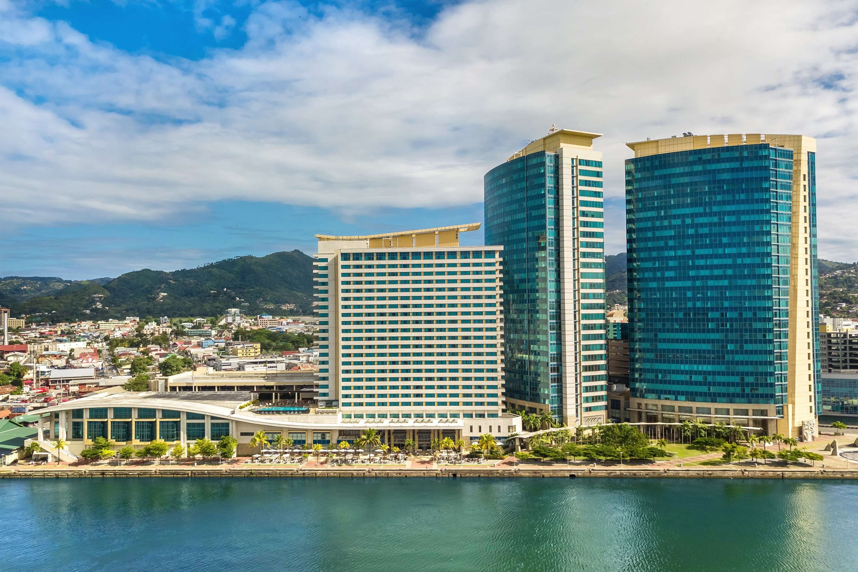 2880x1920 Port Of Spain Wallpaper