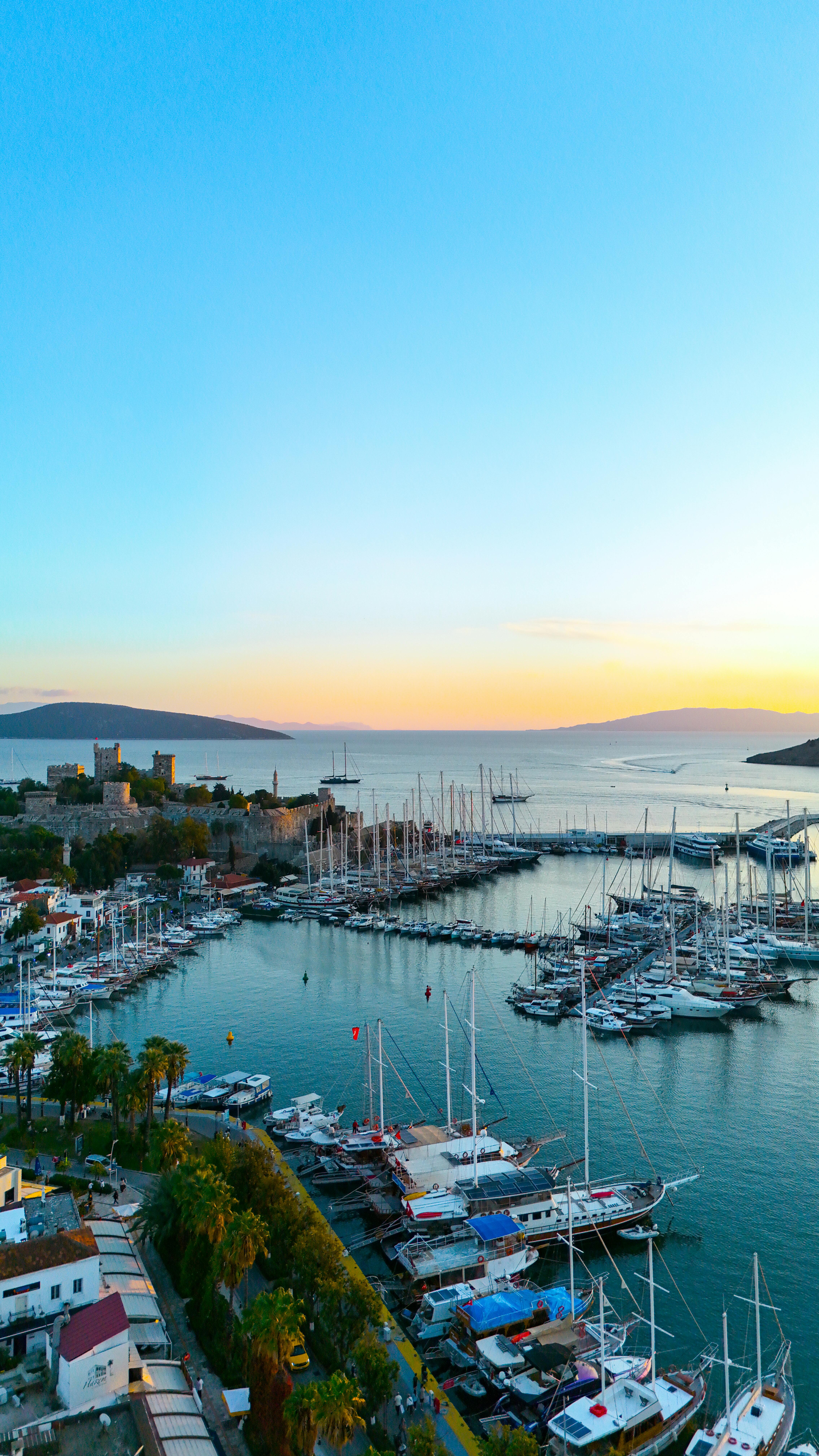 4536x8064 Scenic Sunset View of Málaga Harbor, Spain · Free
