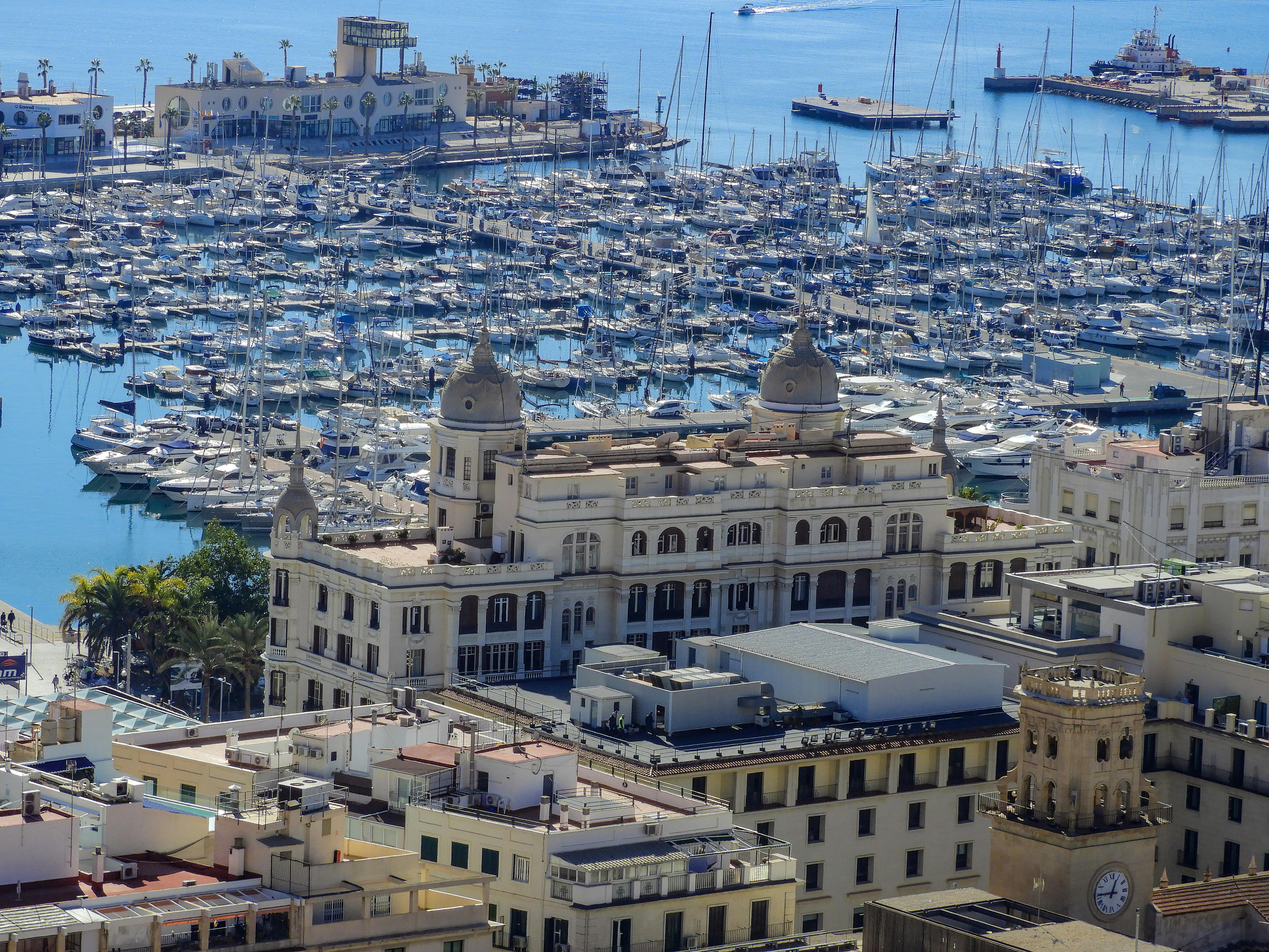 5007x3755 View of a Port · Free