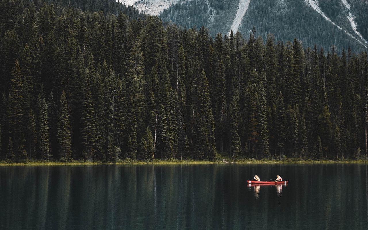 1280x800 Download wallpaper 1280x800 lake, boat, forest, mountains