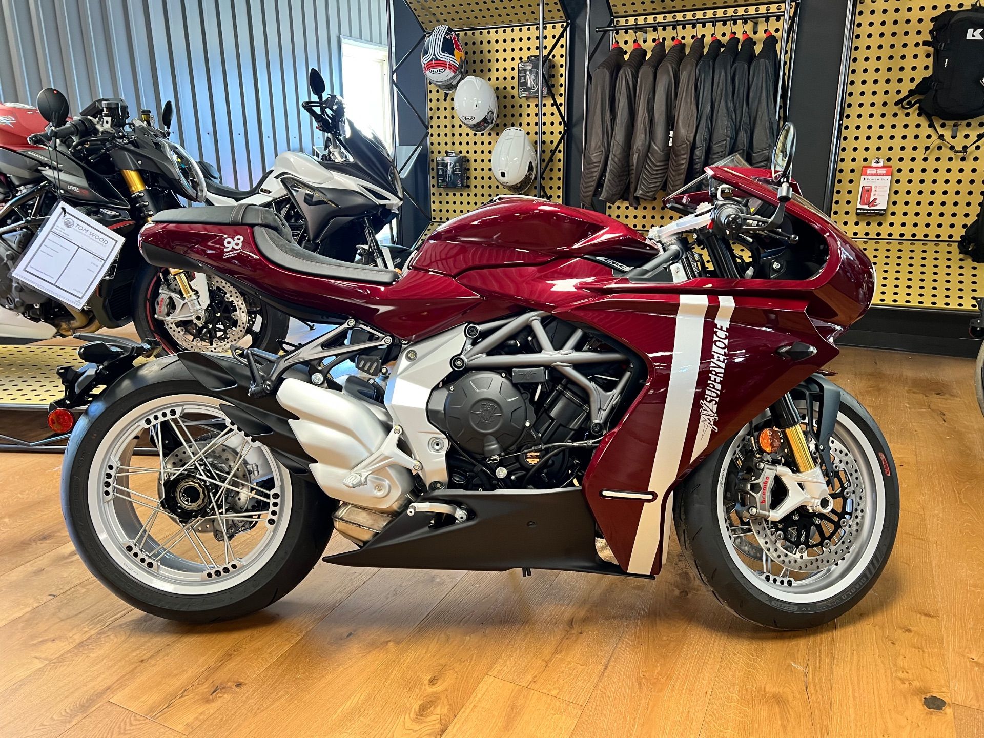 1920x1440 New 2024 MV Agusta Superveloce Indianapolis IN. Specs, Price, Photo. Rosso Verghera / Argento Ago MV3814