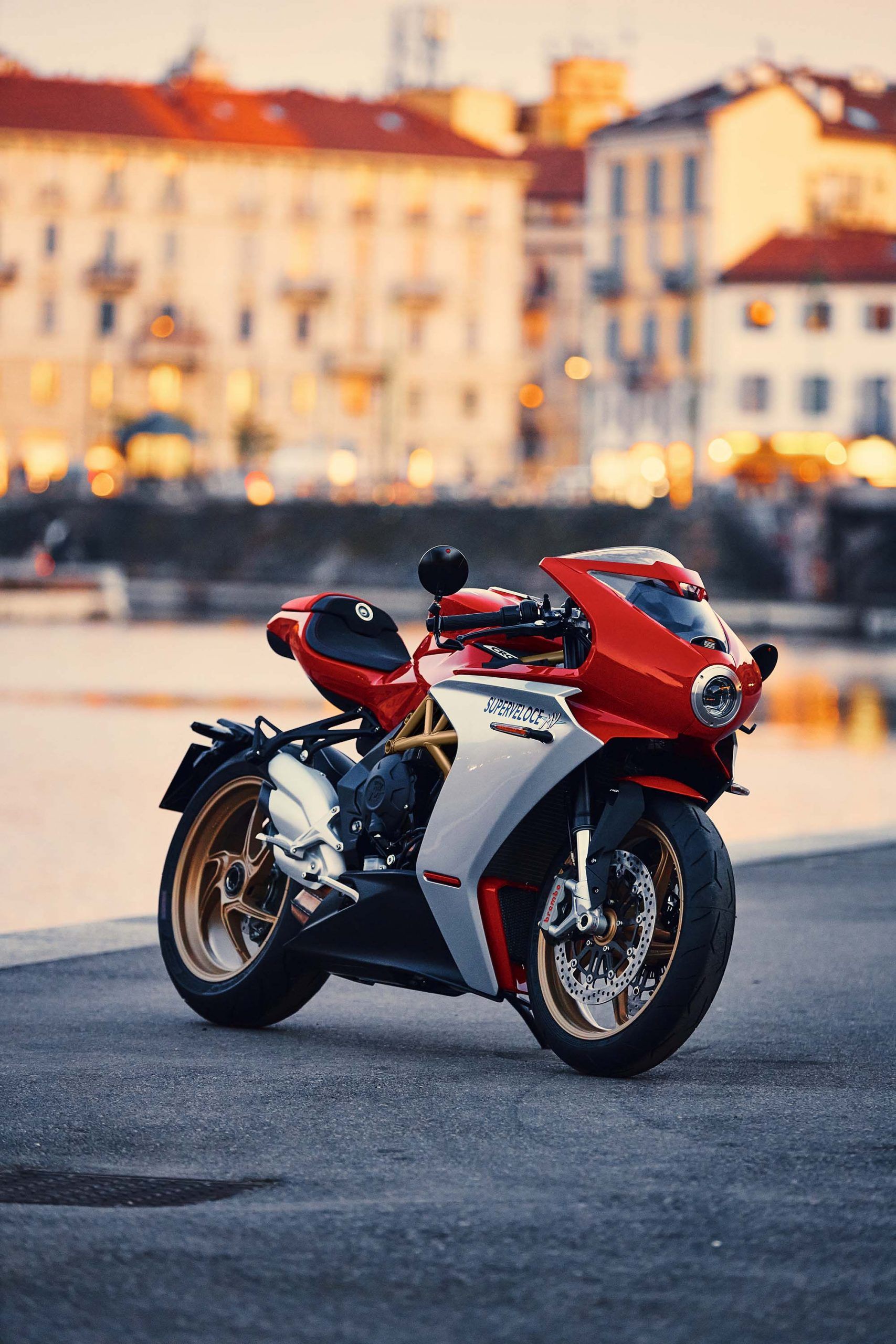 1707x2560 After Feedback, The MV Agusta Superveloce 800 Gets a Color Change & Rubber