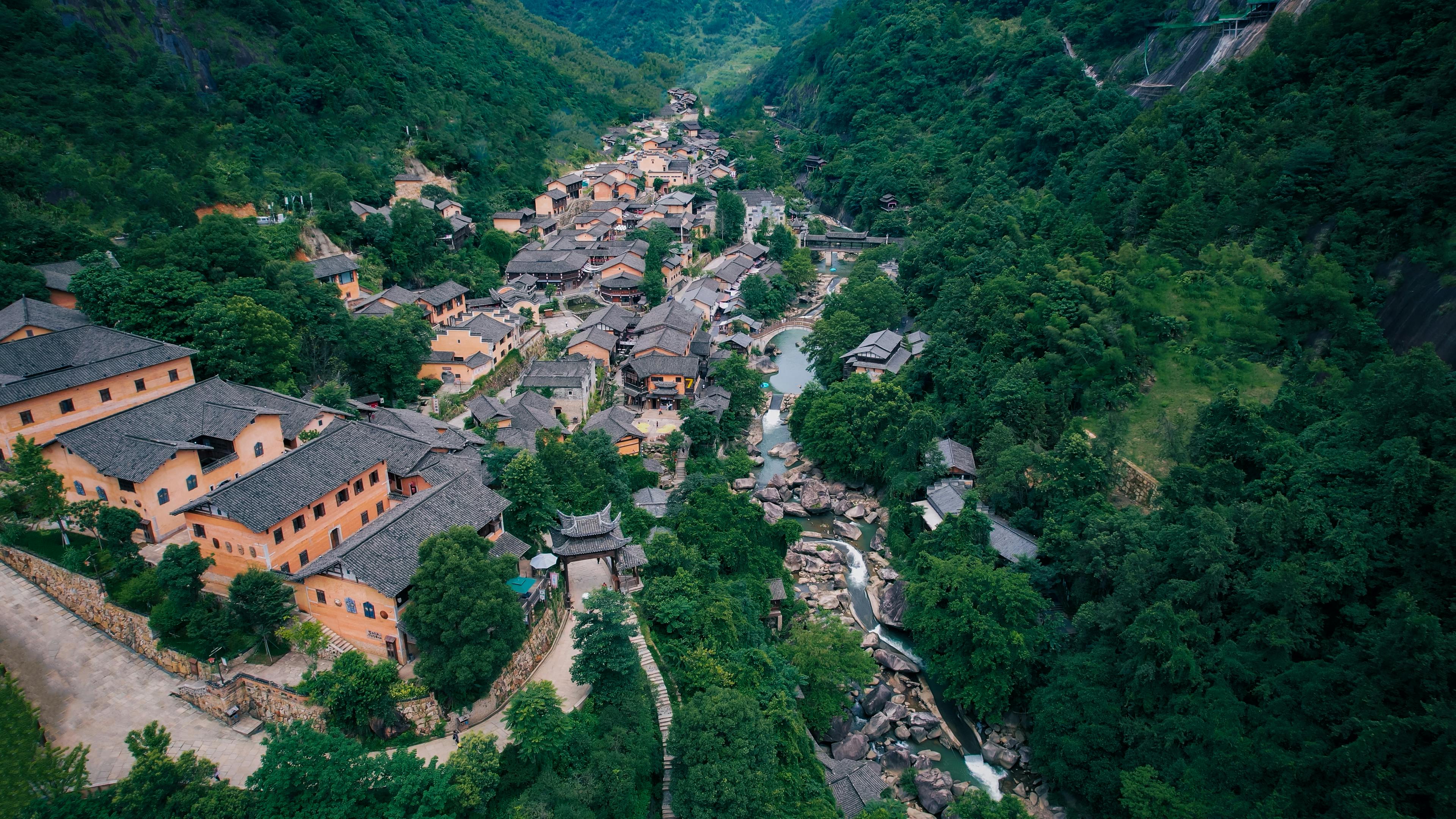 3840x2160 Aerial View of Houses in the Wangxian Valley, China · Free