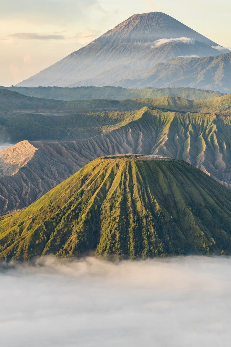 740x1110 Majestic mount agung Image