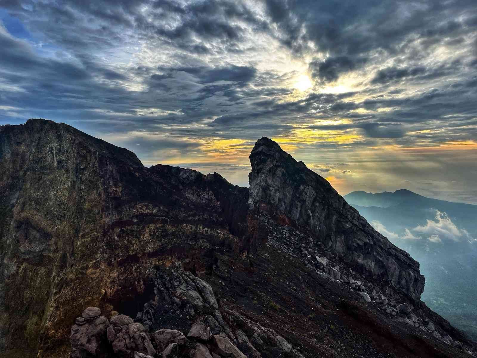 1600x1200 A complete guide on hiking Mount Agung in Bali highest and most sacred mountain