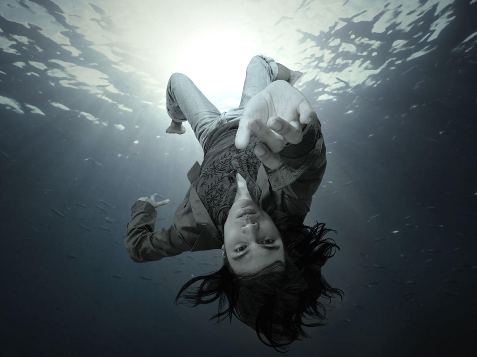 Drowning Wallpapers Top Free Drowning Backgrounds Wallpaperaccess ...