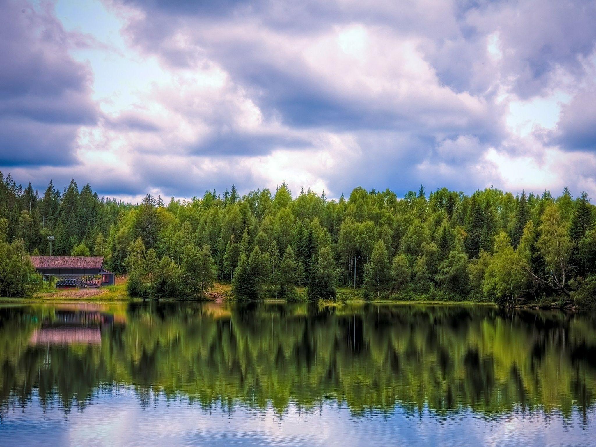 2048x1536 Download wallpaper 2048x1536 wood, reflection, water, lodge HD