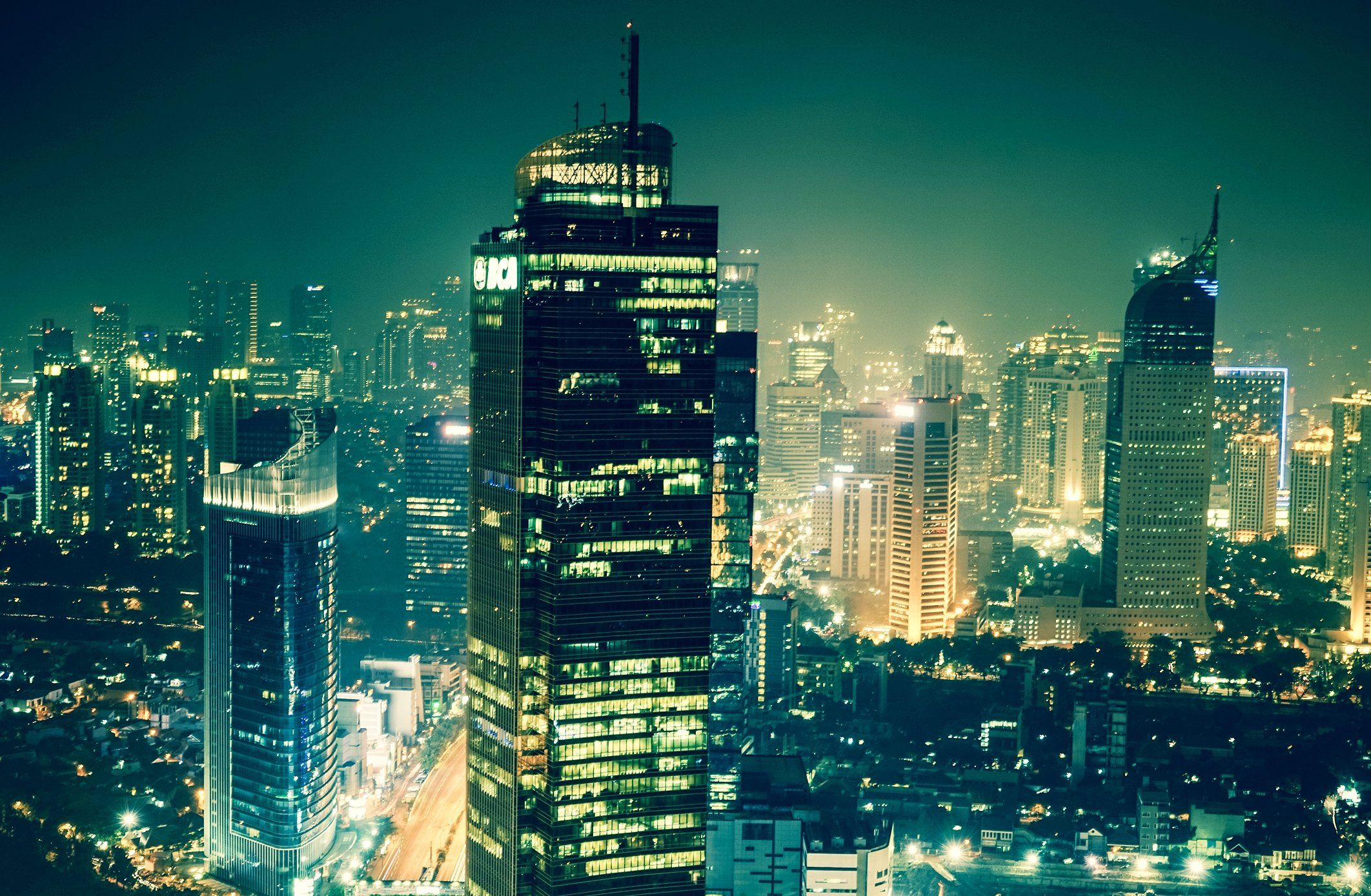 2124x1389 Jakarta City Wallpaper