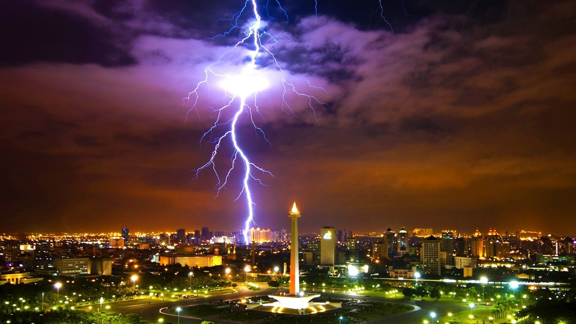 1920x1080 Java Twilight: Lightning Over Jakarta Skyline