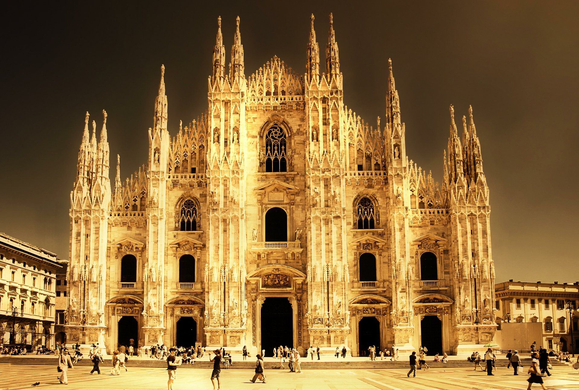 1920x1295 Milan Cathedral in Golden Light