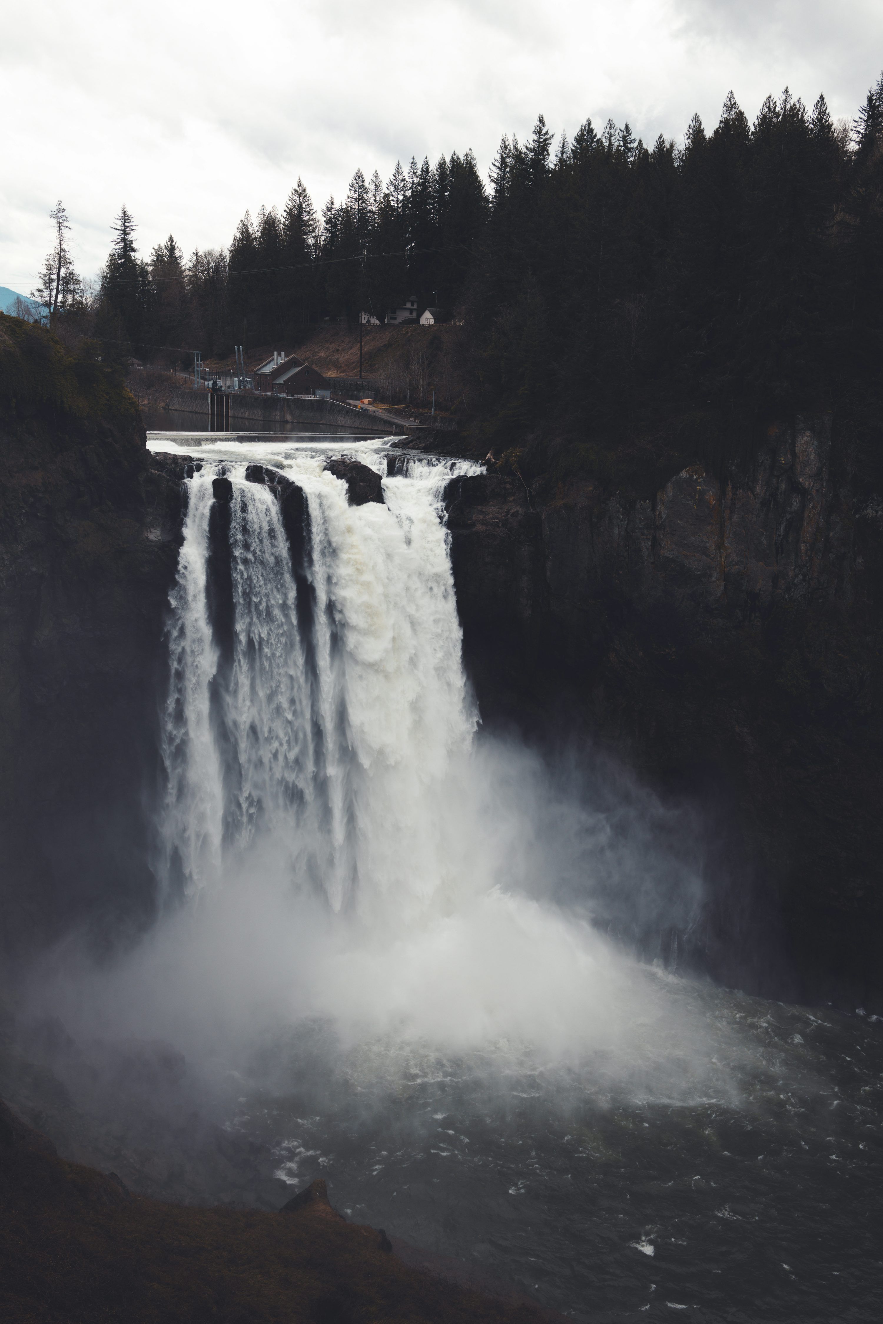 3000x4497 Snoqualmie Falls in a forest photo
