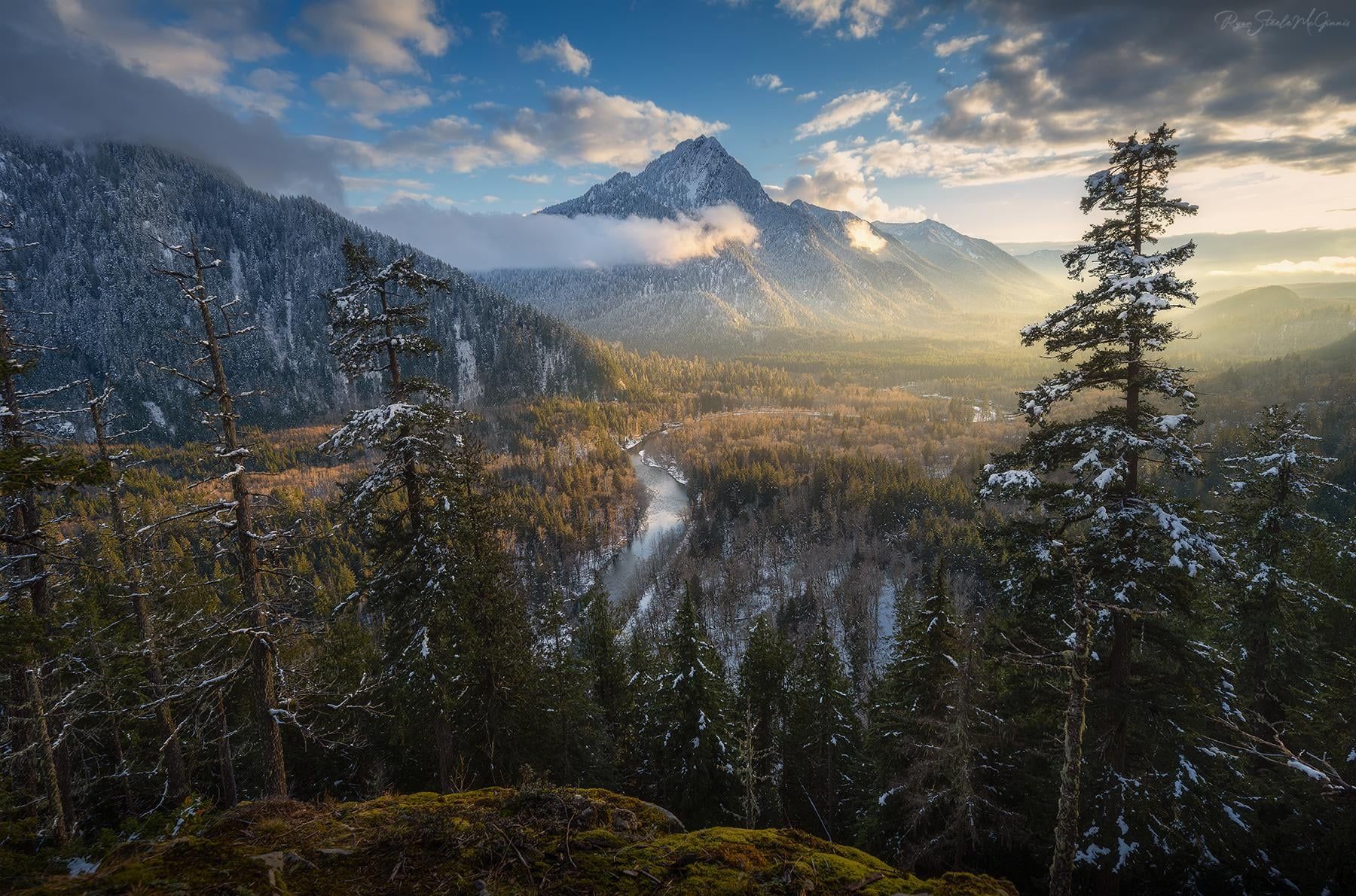 1800x1190 Overlooking the Middle Fork Snoqualmie River, Washington [OC][1800x1190]