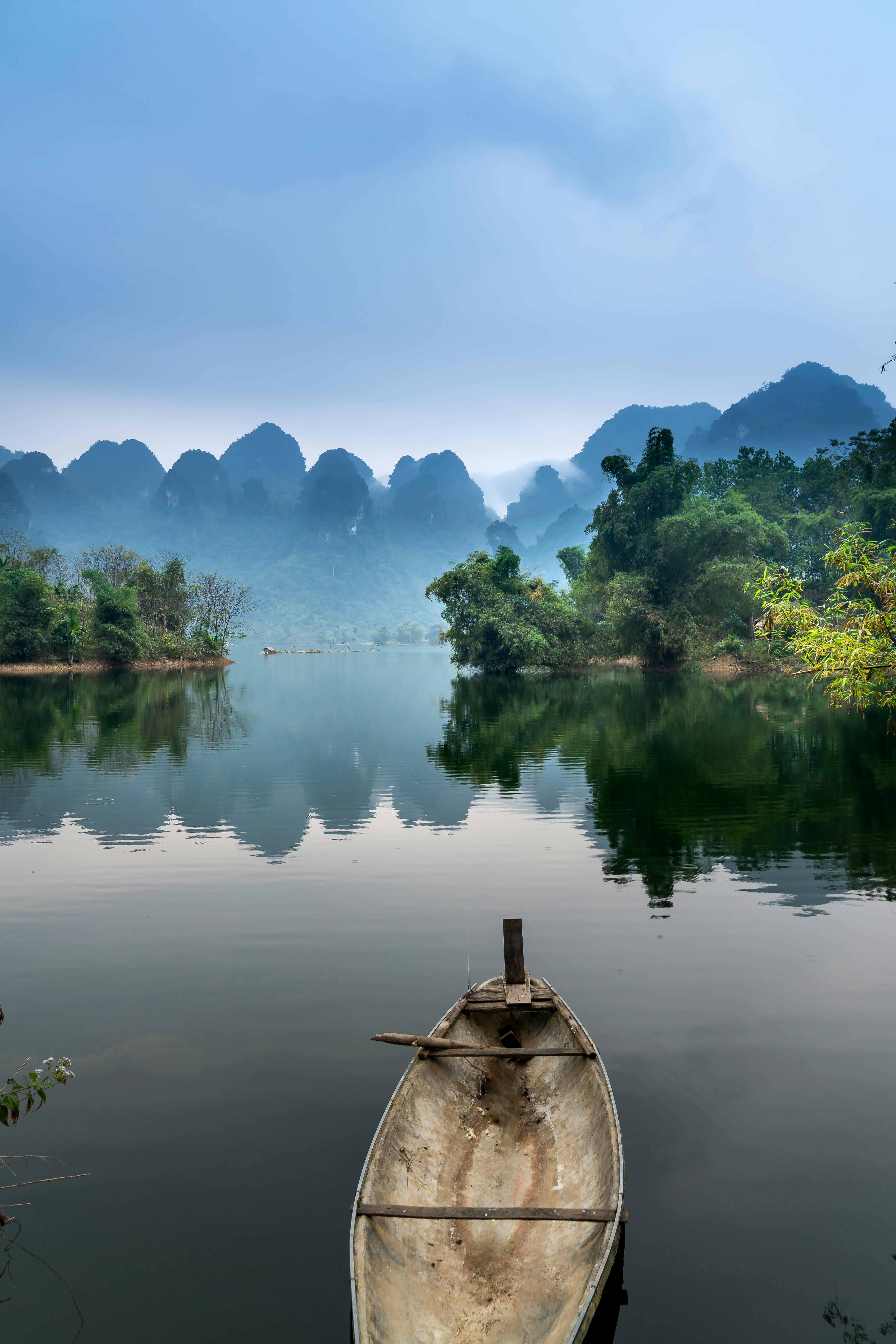 5304x7952 Photo of a Boat on a River · Free