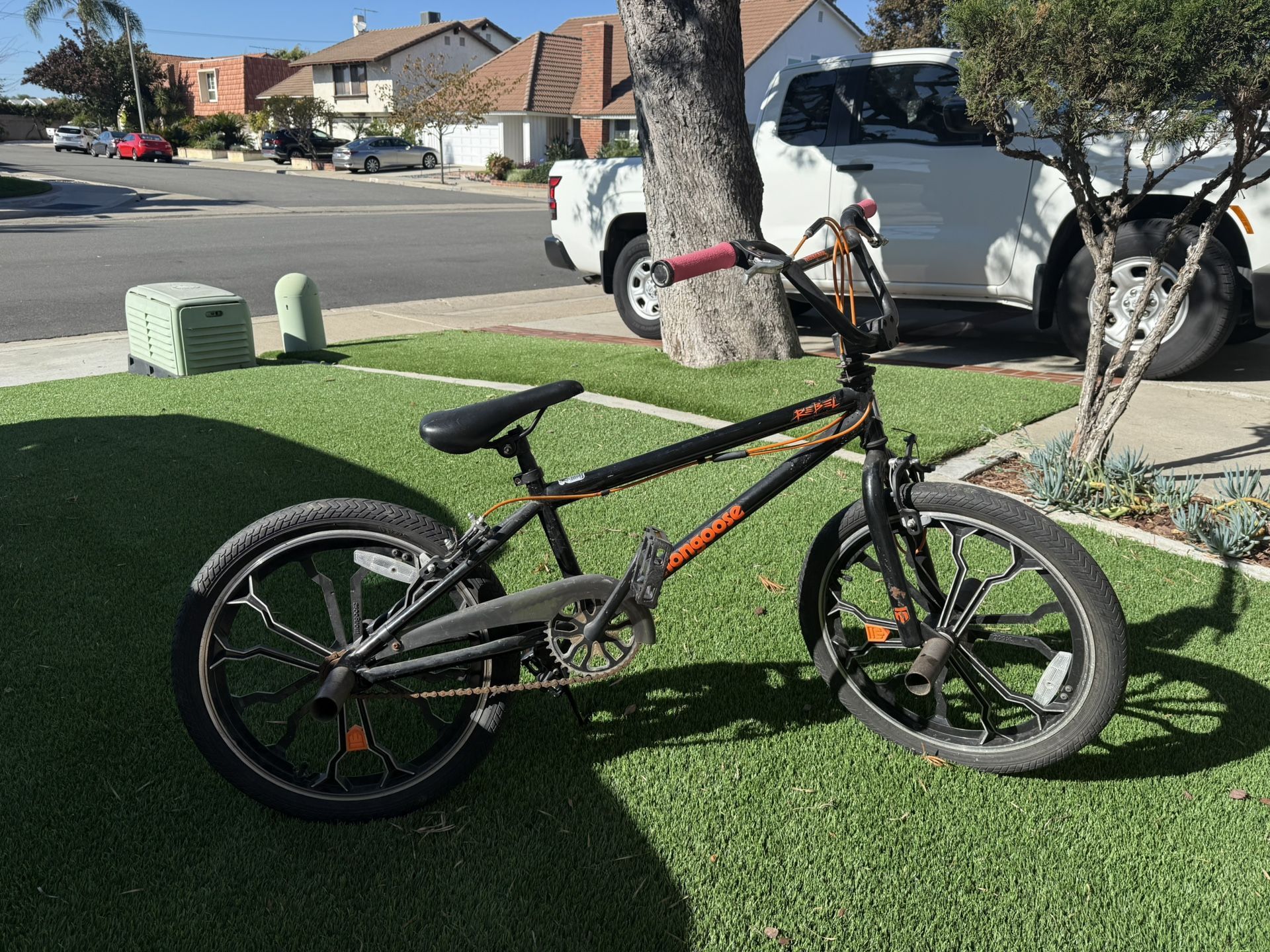 1920x1440 Mongoose BMX Bike (Need gone ASAP)