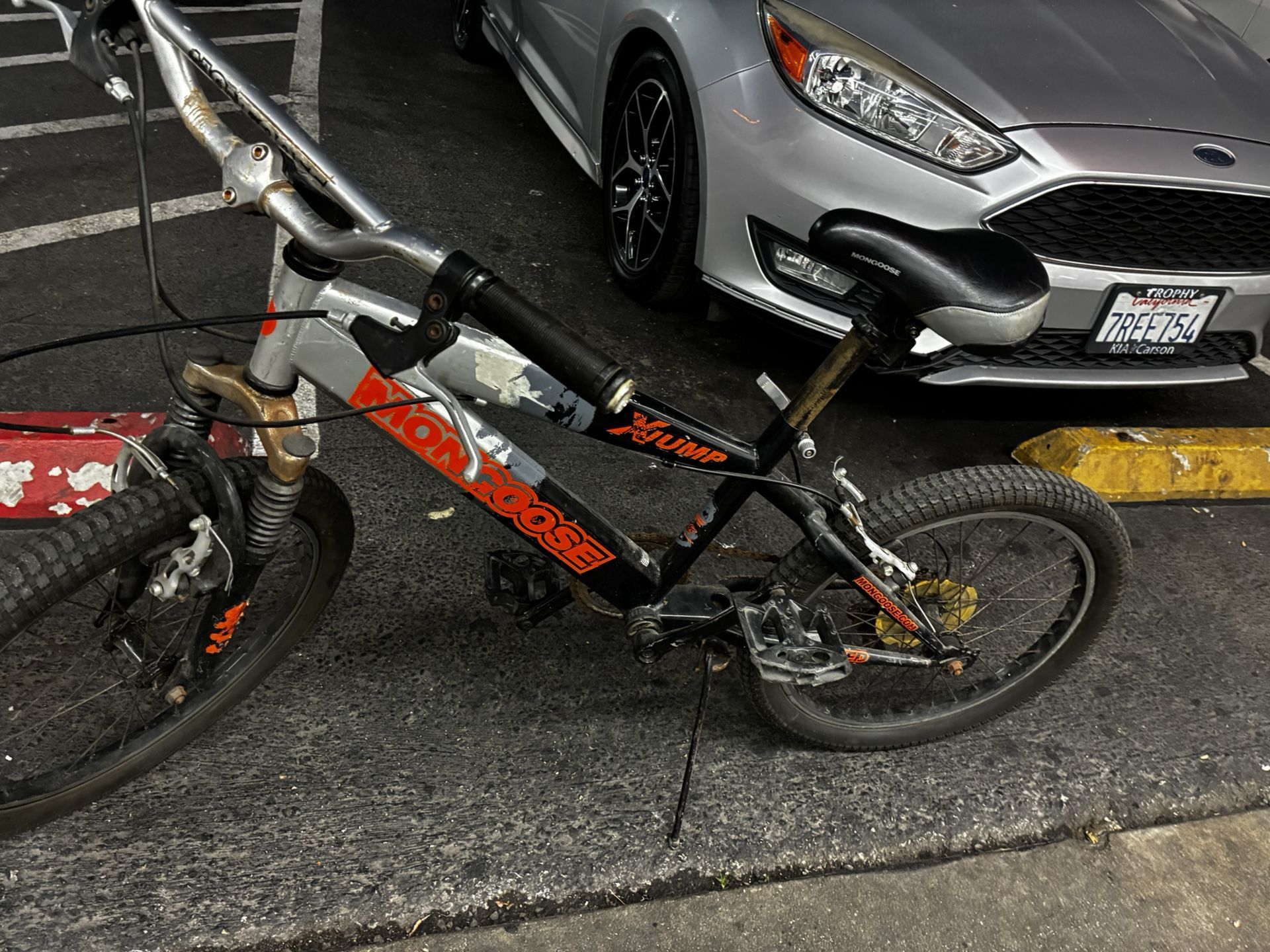 1920x1440 Mongoose BMX great condition. Everything works price is negotiable please serious inquiries only and please be