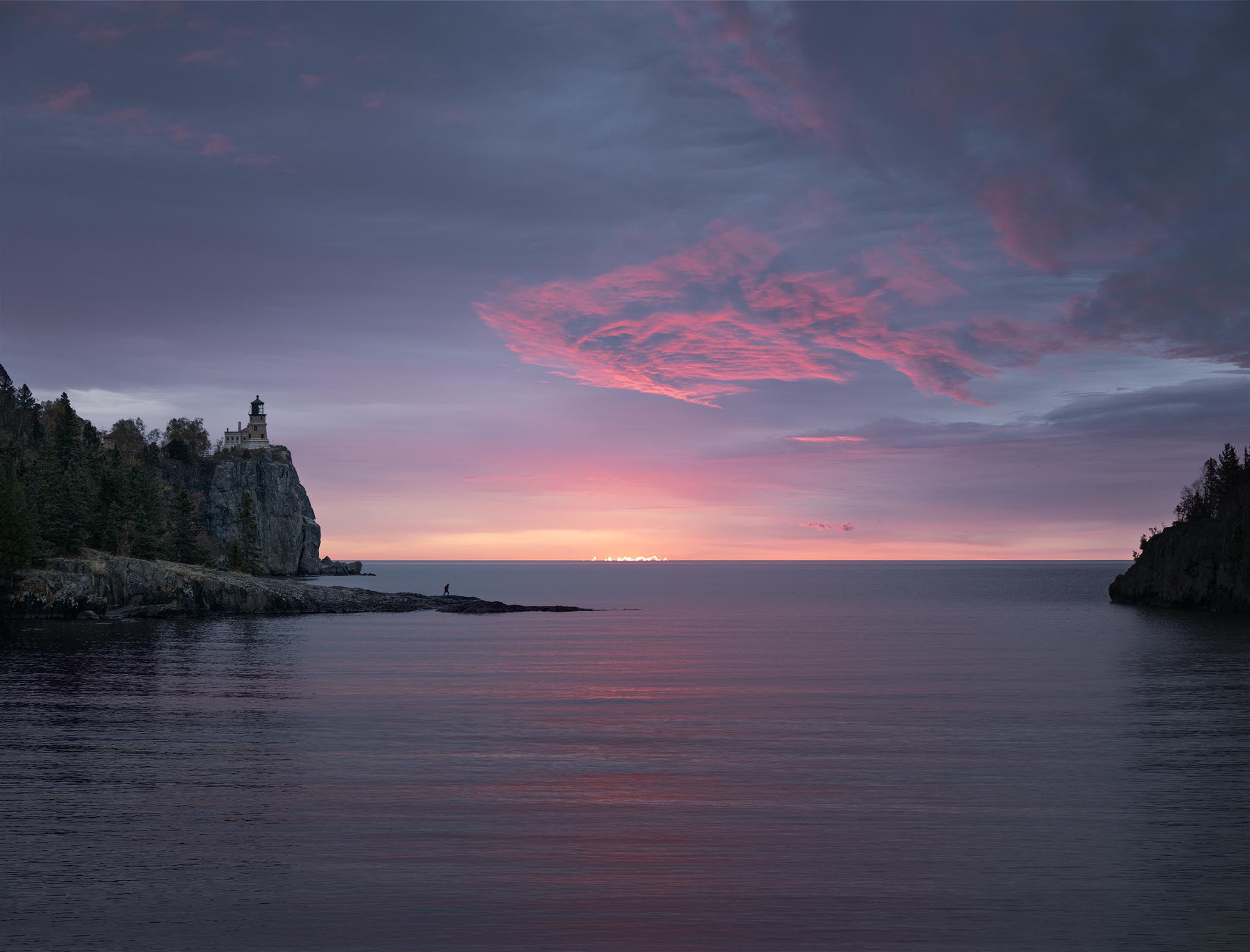 2048x1560 Picture of Split Rock Lighthouse in Fall