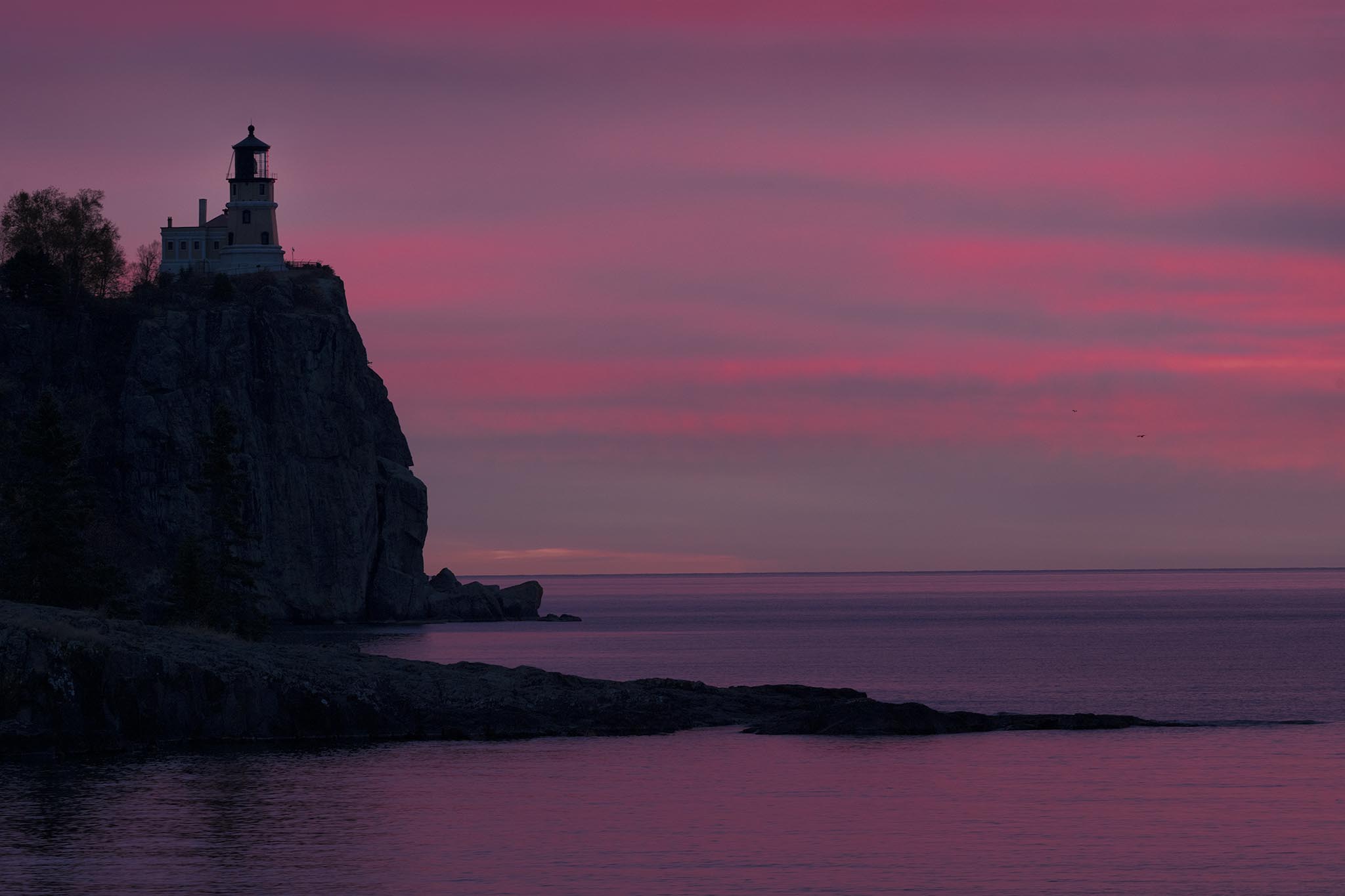 2048x1365 Picture of Split Rock Lighthouse in Fall