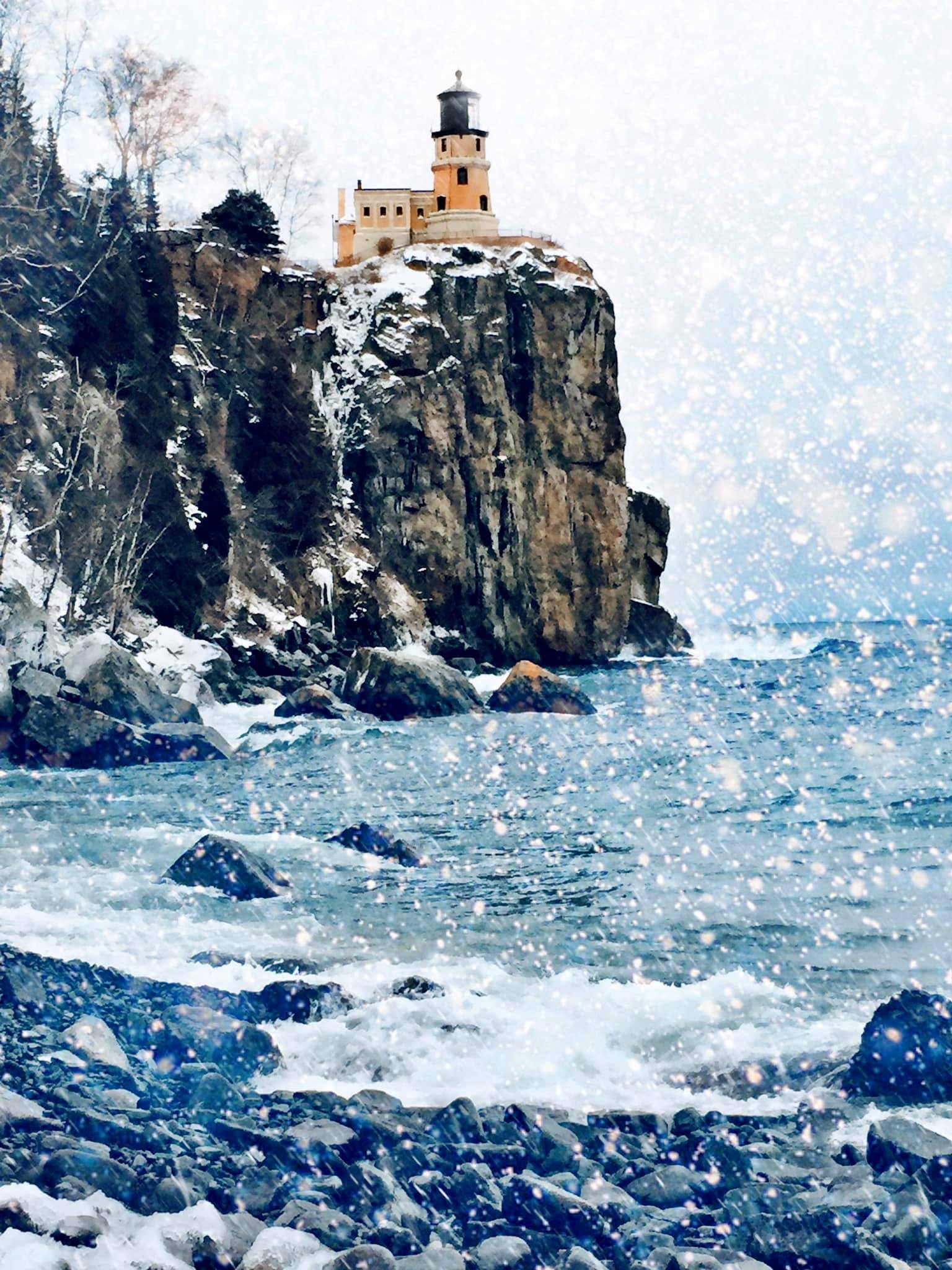 1536x2048 Split Rock Lighthouse Fox on the Rocks