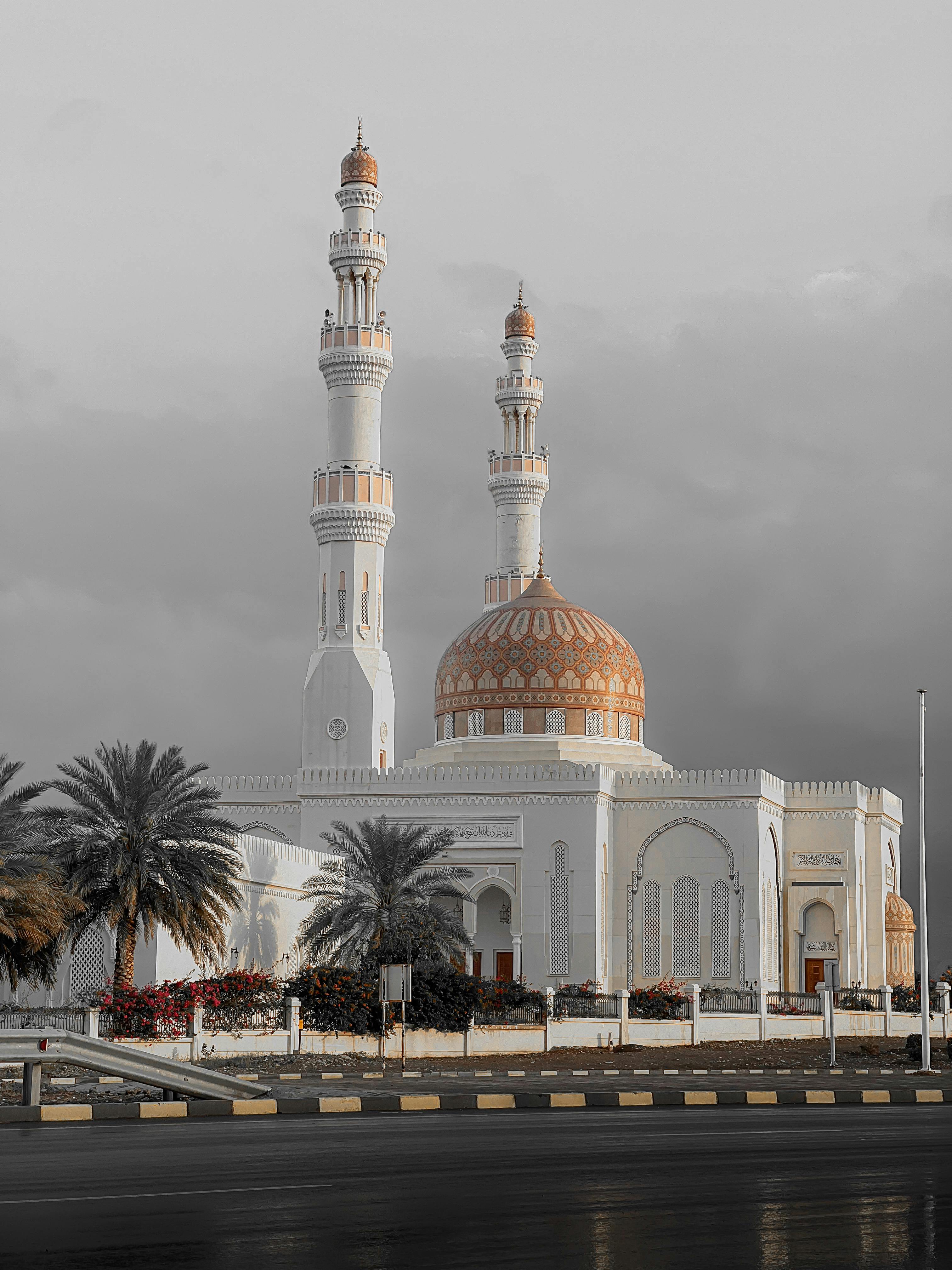 3024x4032 Golden Dome of a Mosque in Oman · Free
