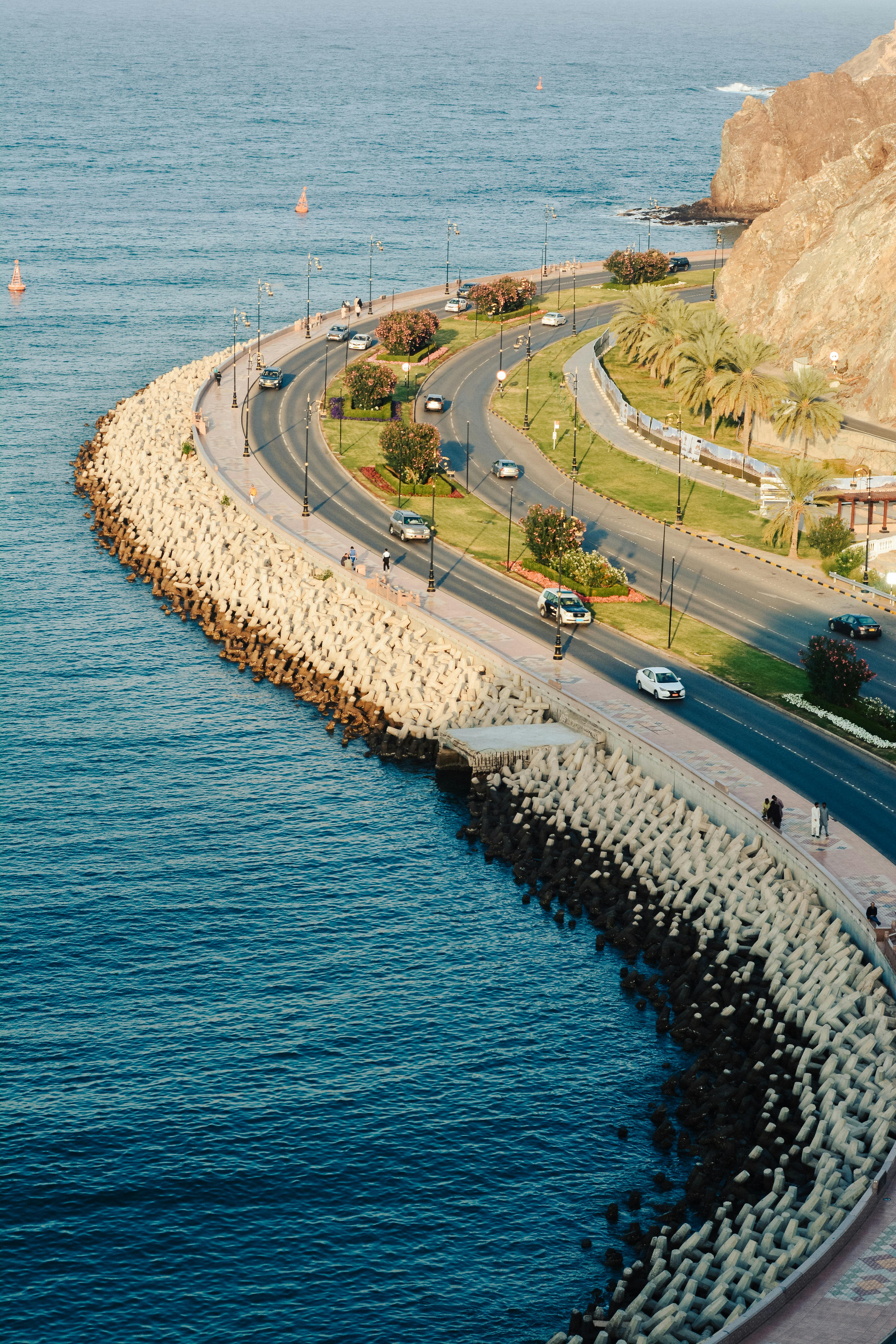 4000x6000 Scenic Coastal Road in Muscat, Oman · Free