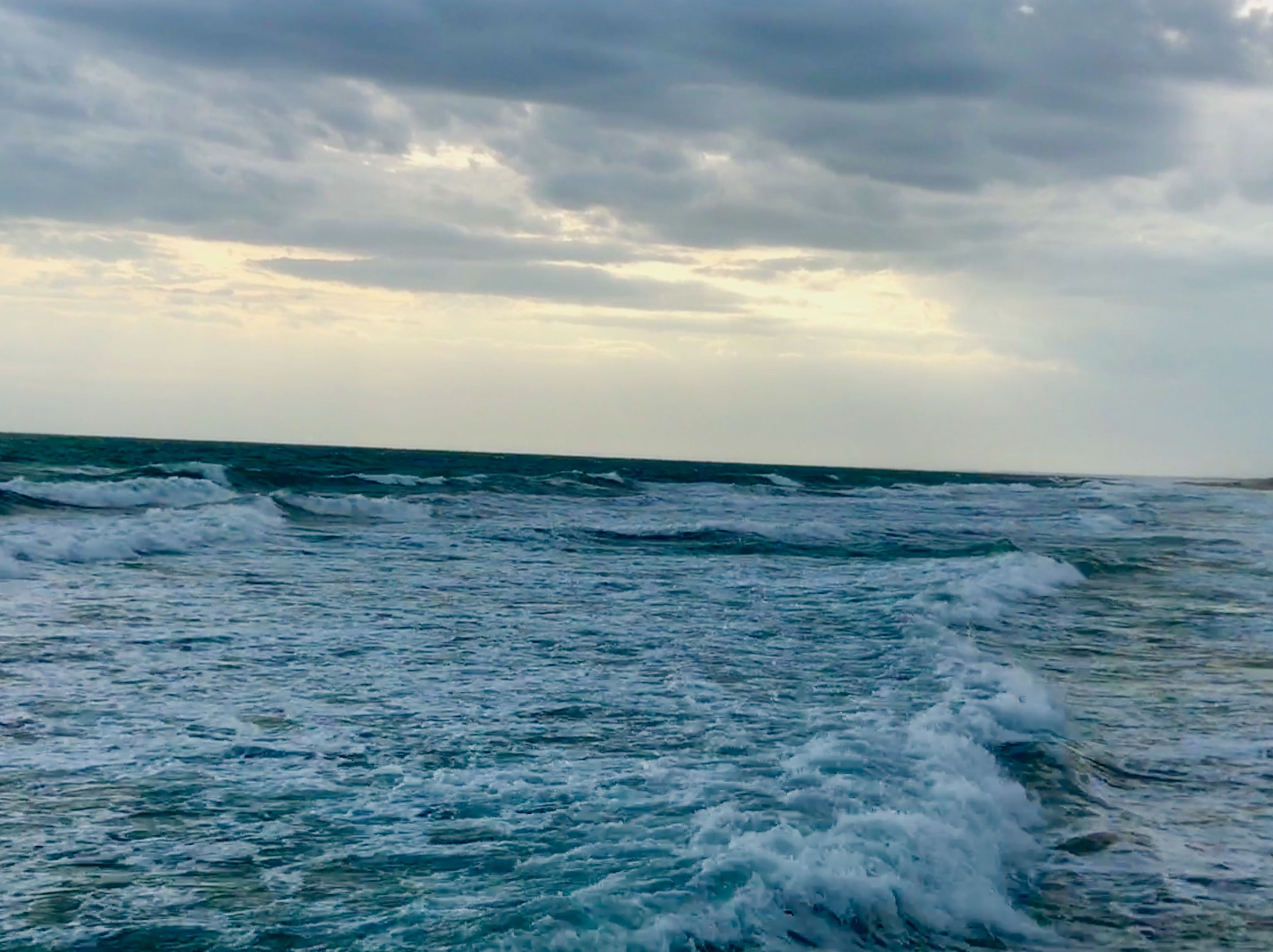 3488x2609 Tides in Arabian sea near
