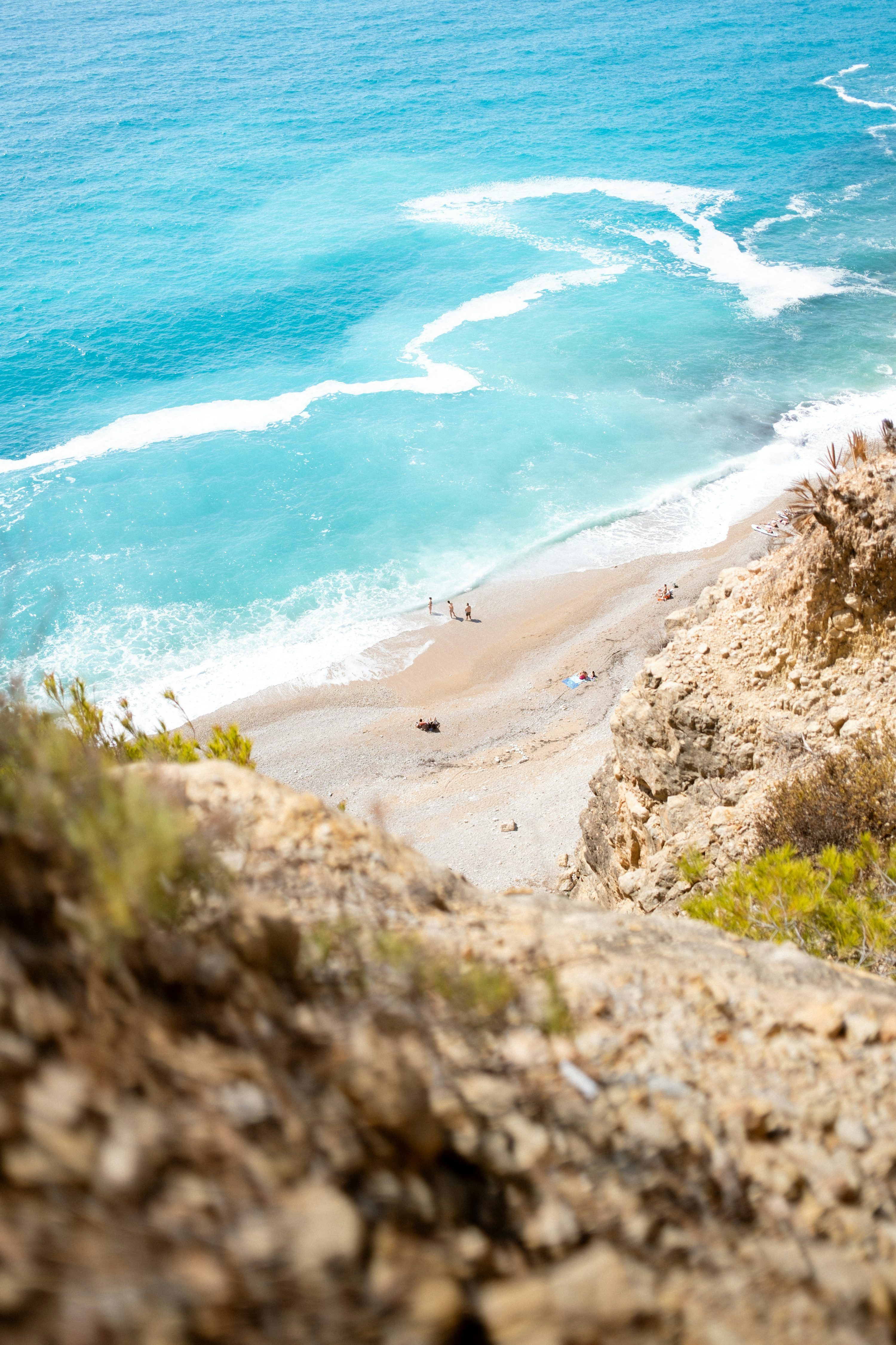 3000x4500 A view of the ocean from a cliff photo