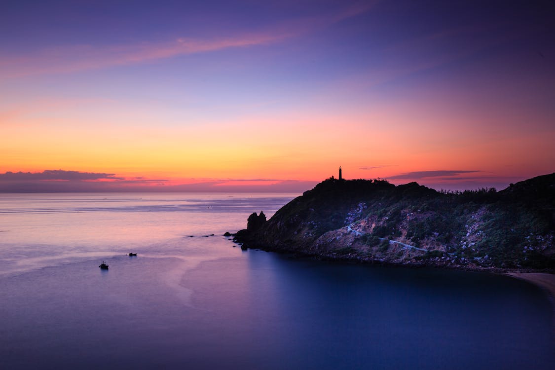1125x750 Scenic View Of Ocean During Dawn · Free