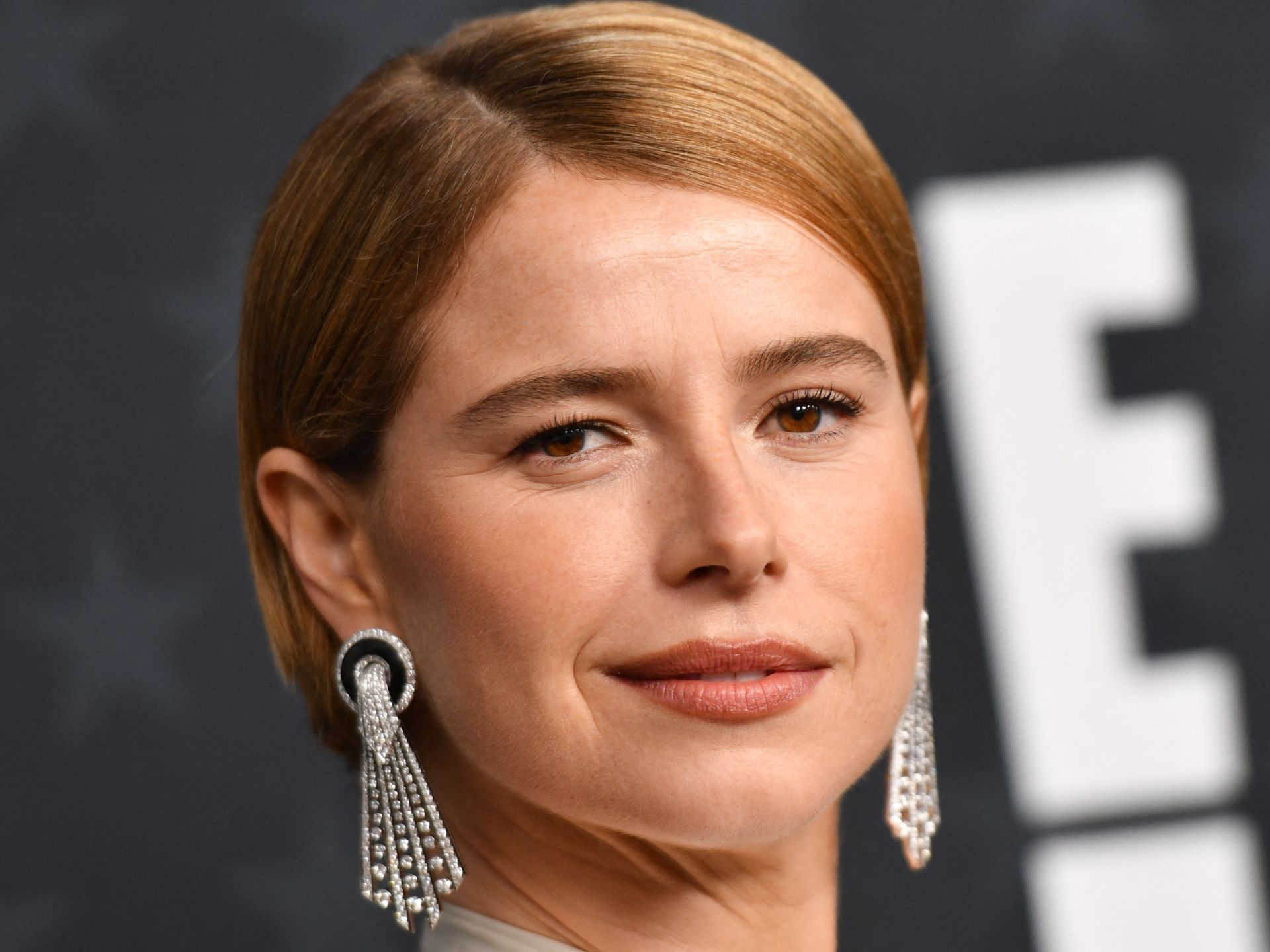 1920x1440 Jessie Buckley proves she's queen of the hair transformations in unearthed photo. HELLO!