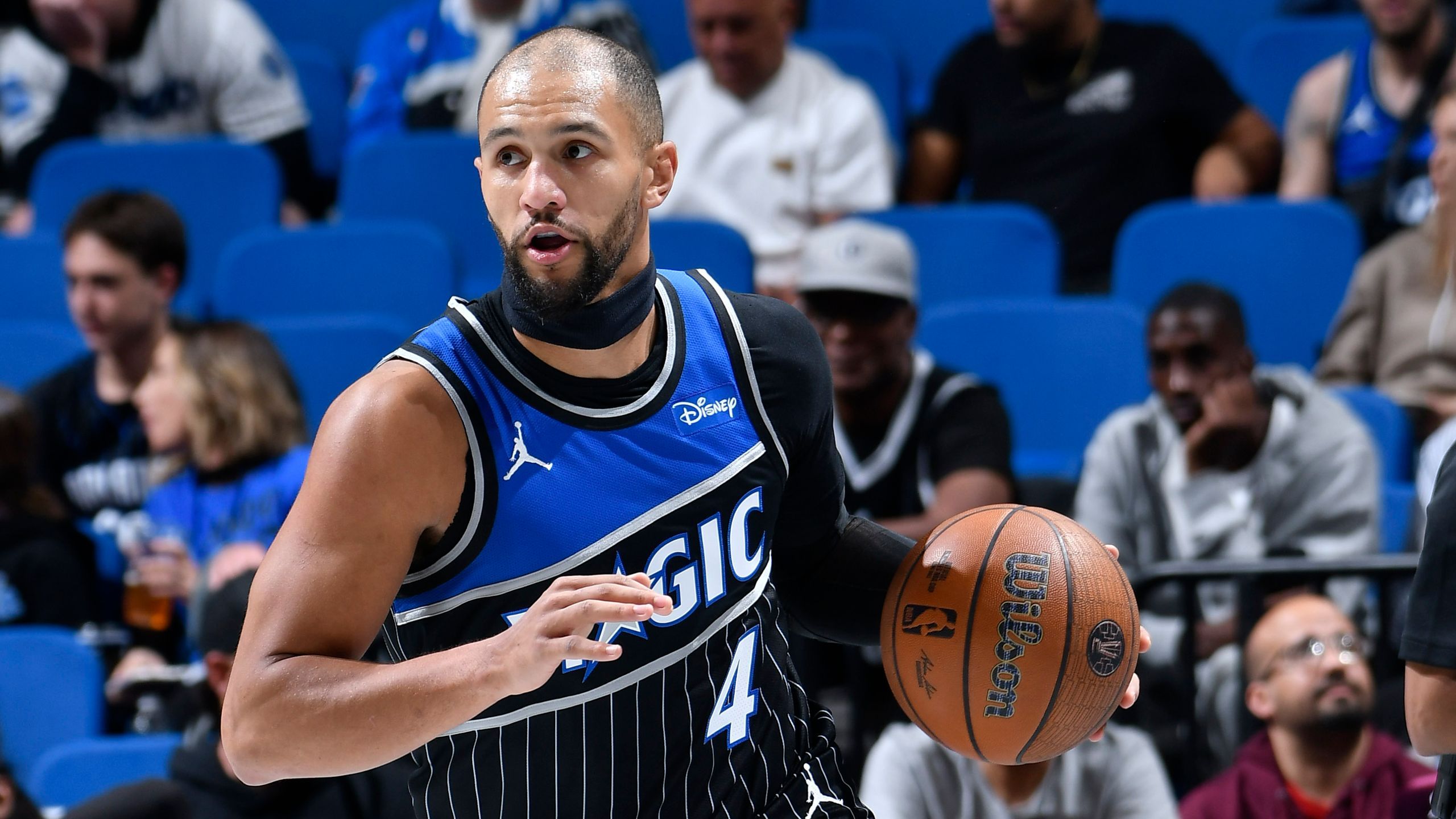 2560x1440 Why Does This NBA Player Wear His Headband Around His Neck?