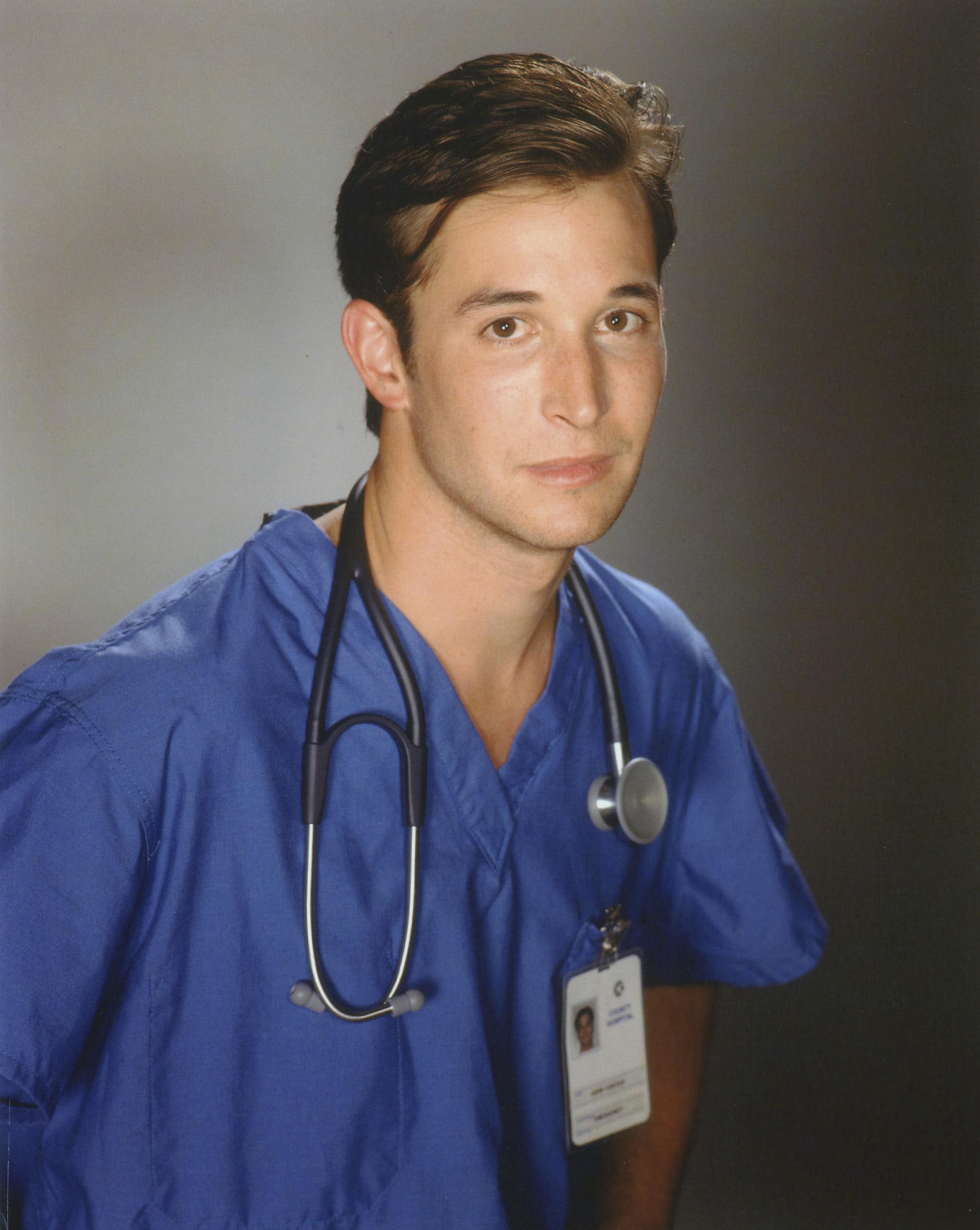 4890x6134 Noah Wyle, PBS Pioneers of Television of Television